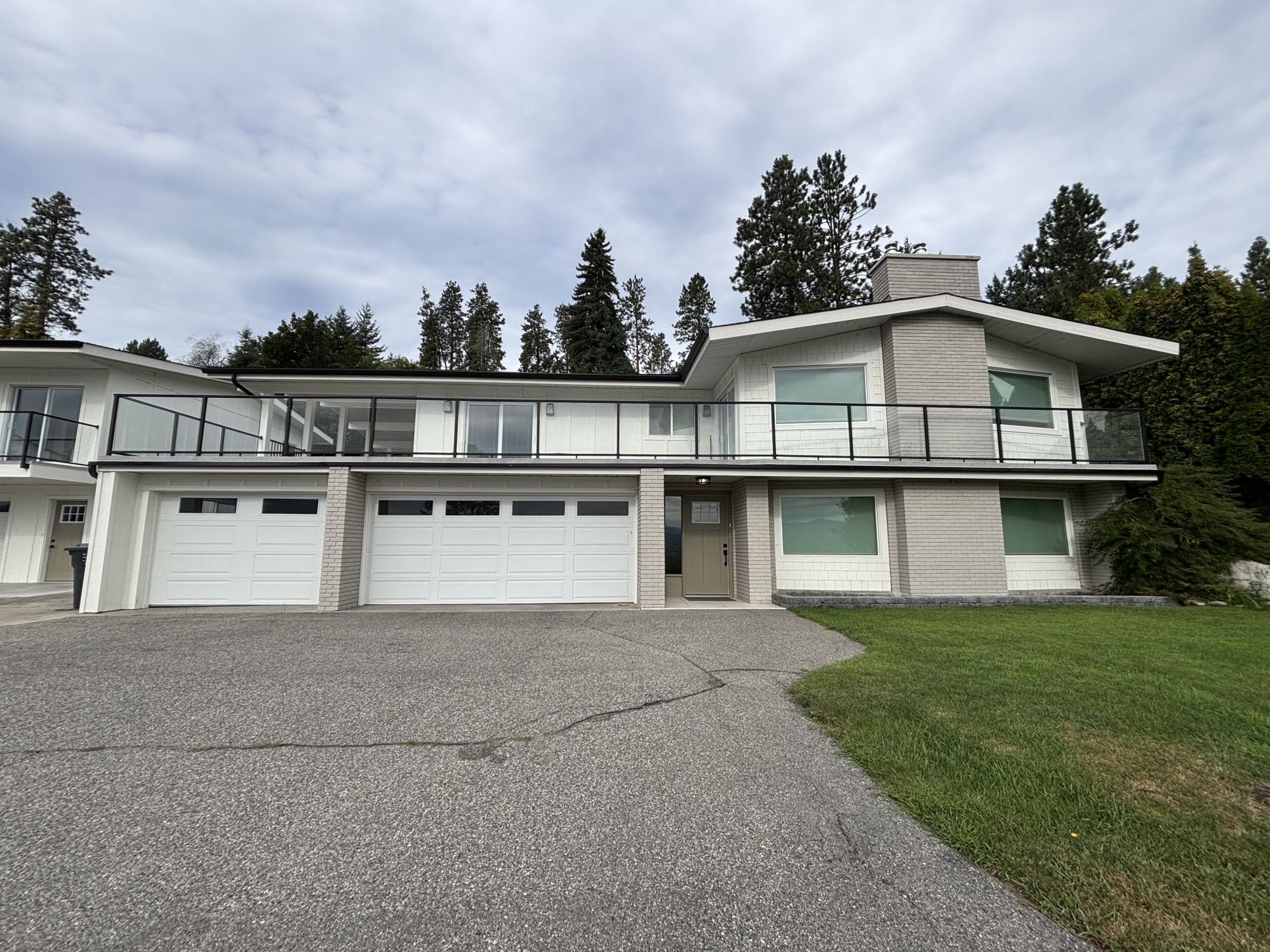 4 bed 3 bath house in West Kelowna