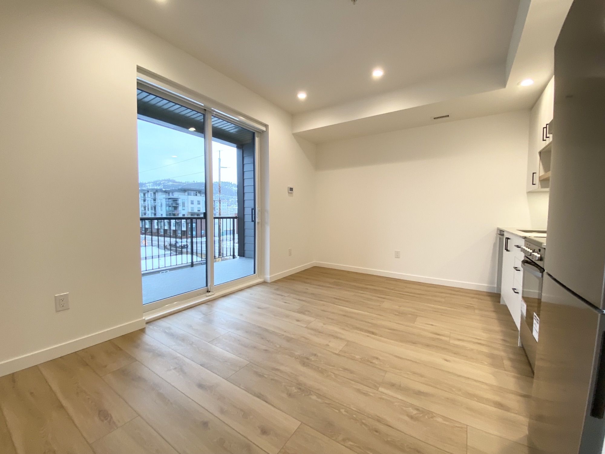 1 bed 1 bath condo unit Downtown Kelowna 