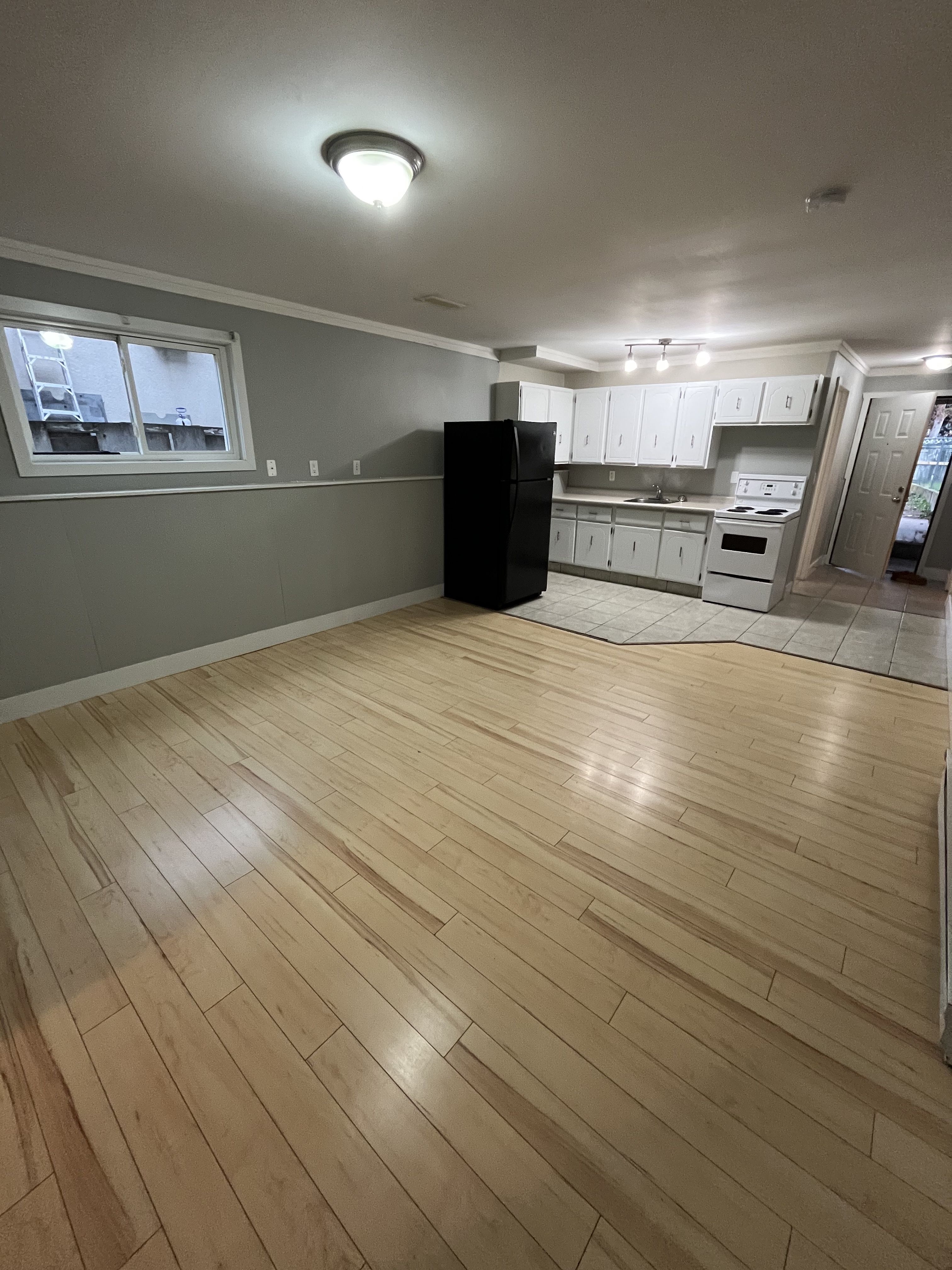 Basement Suite near Knox Mountain! 