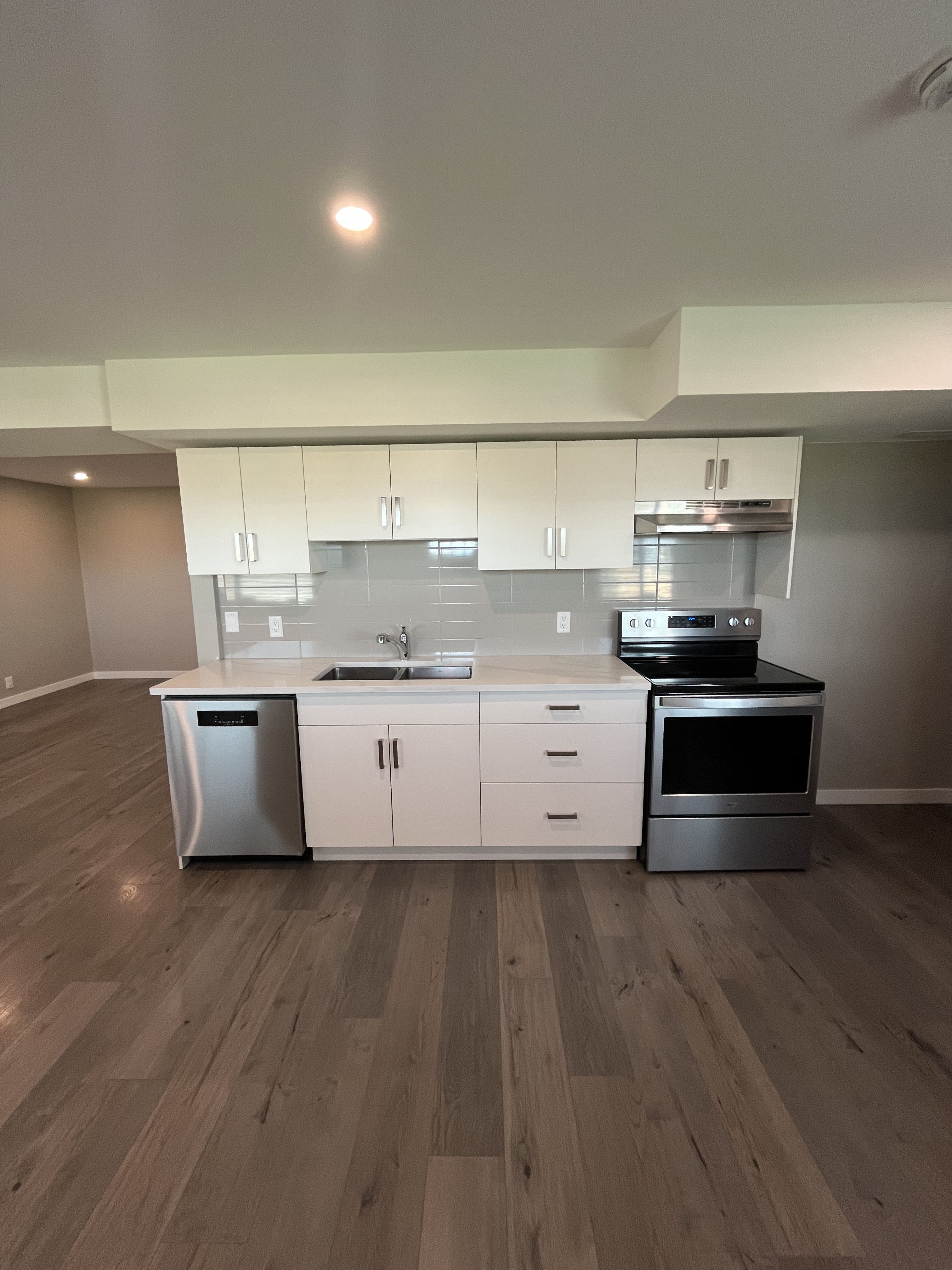 Ground Level Suite In Glenrosa!