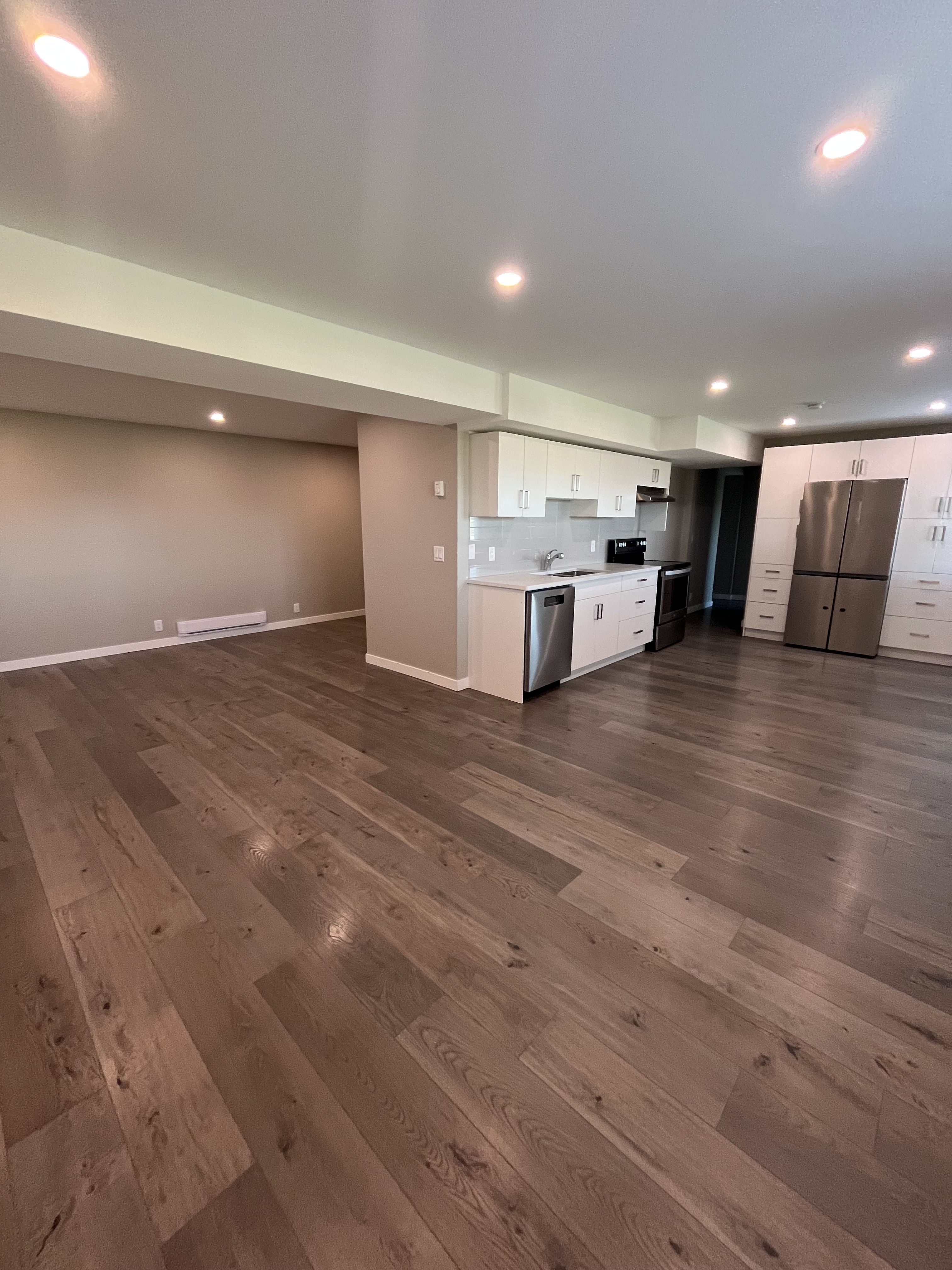 Ground Level Suite In Glenrosa!