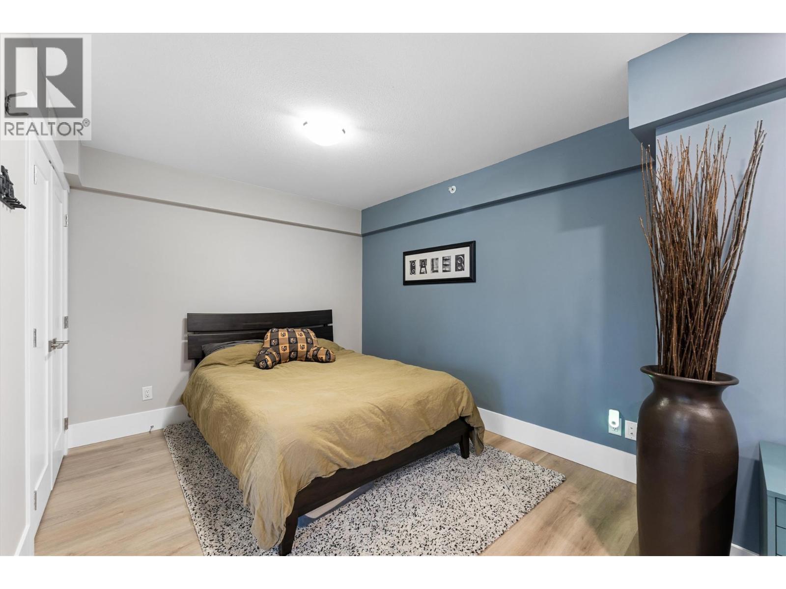 4000 REDSTONE Crescent Unit# 220