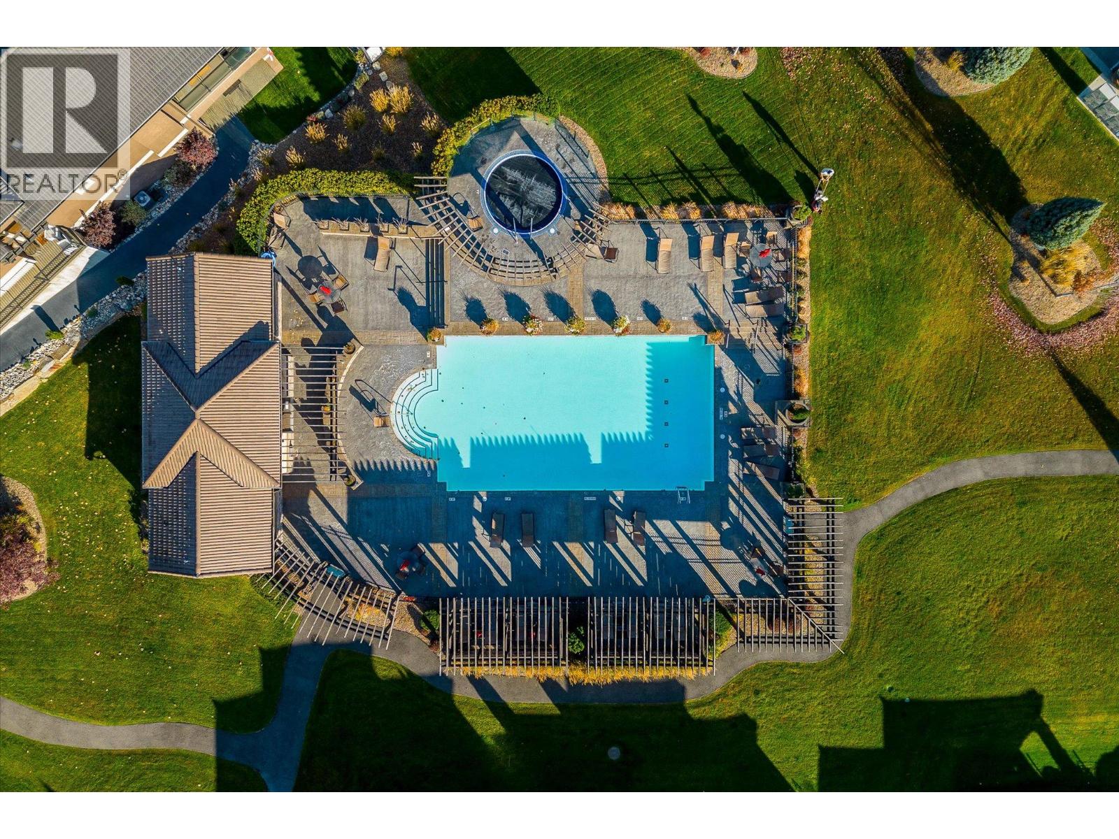 1675 HARBOUR VIEW Crescent