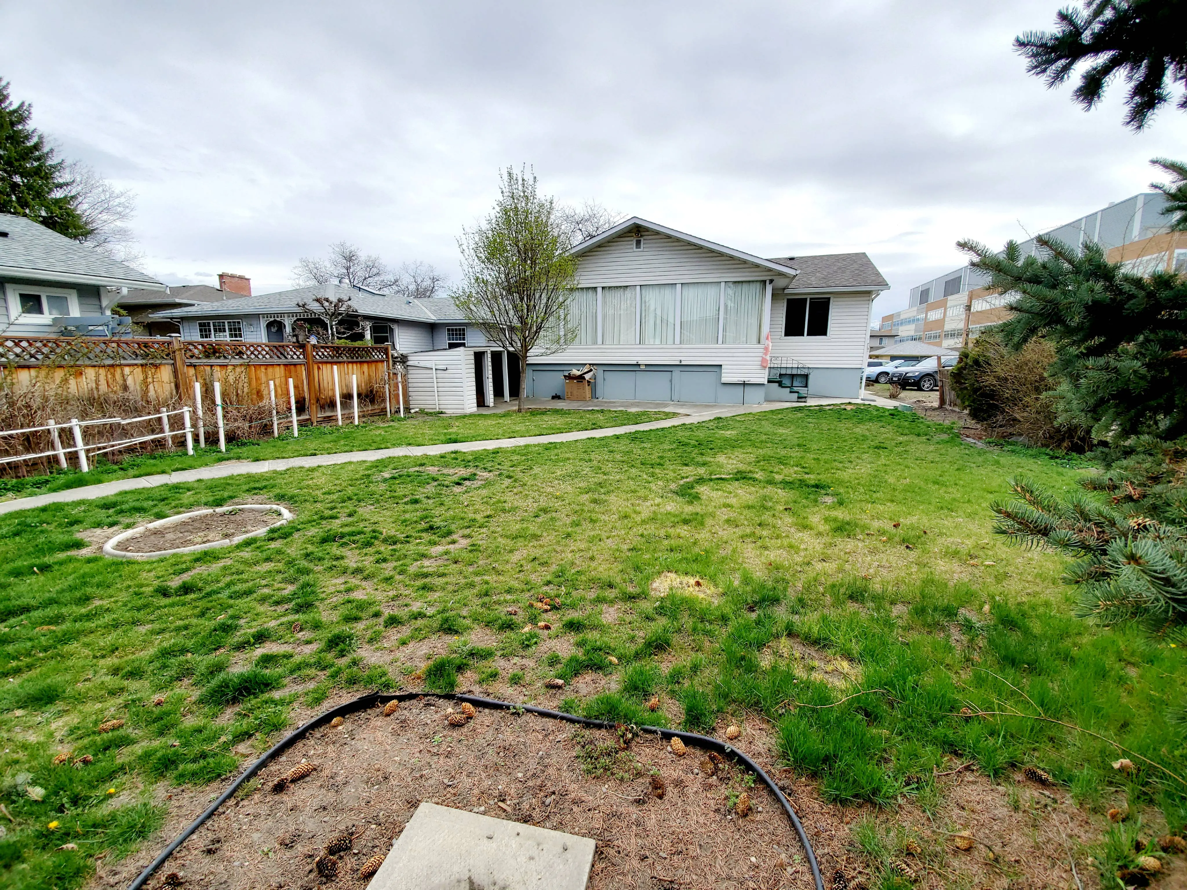  Full House - 4 bed, 1 bath - near KGH - Pet Friendly