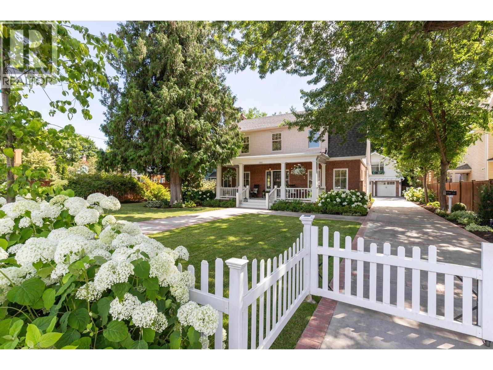 1001 Lawrence Avenue