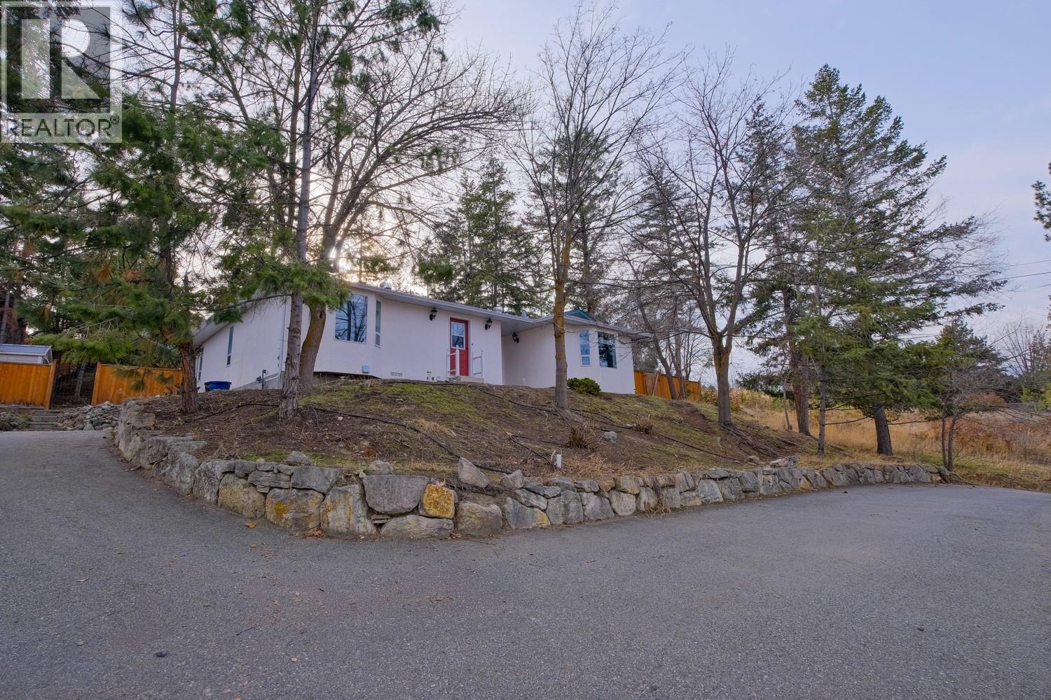 5271 Chute Lake Road