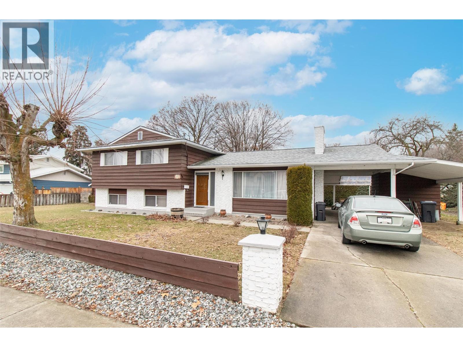 1590 Blondeaux Crescent