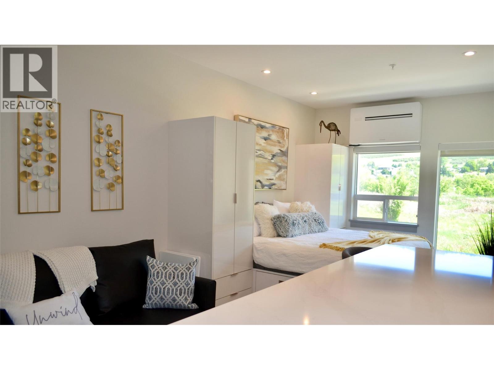 2555 Lakeshore Road Unit# 221