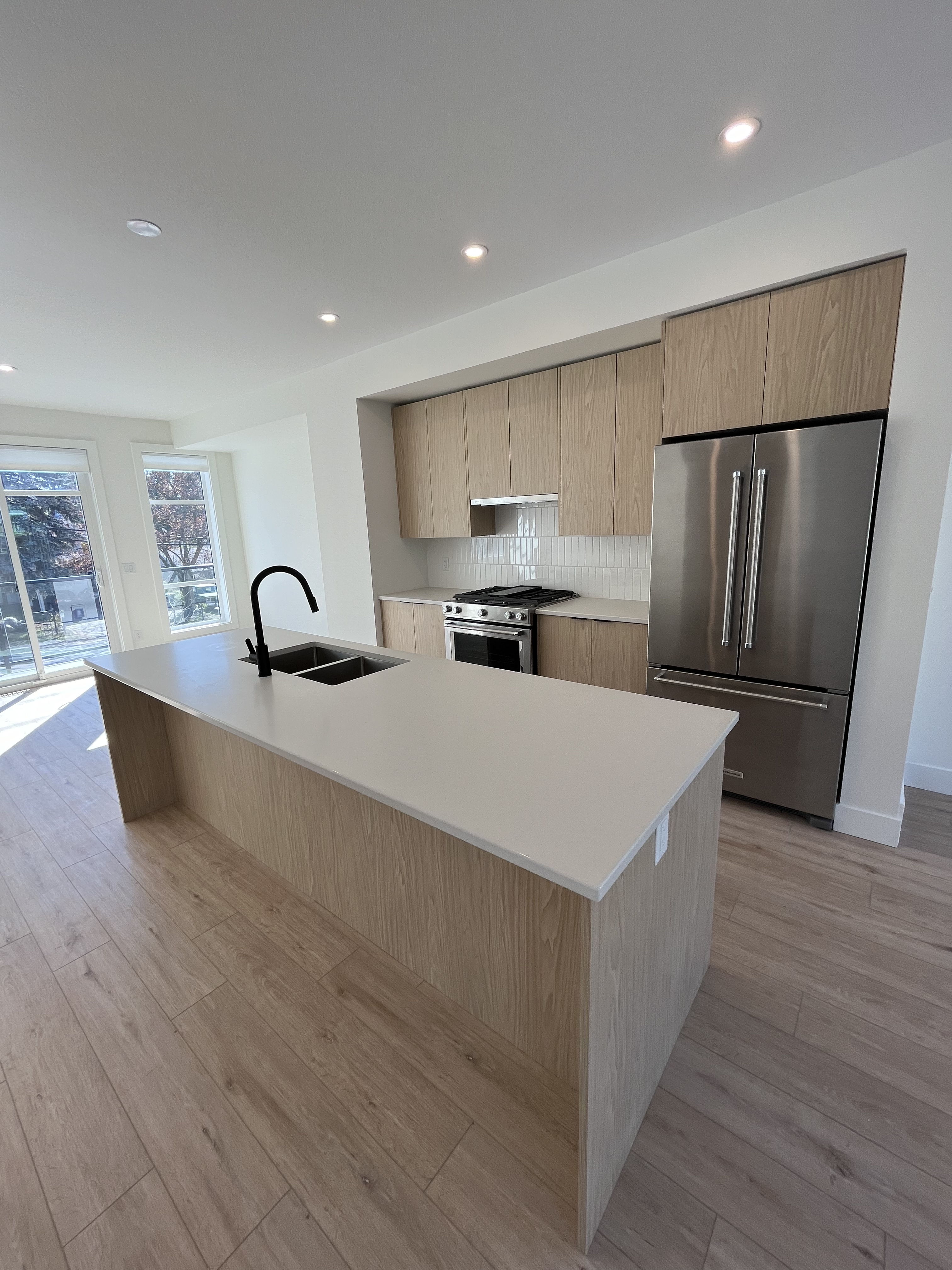 Modern Townhouse in Glenmore! 