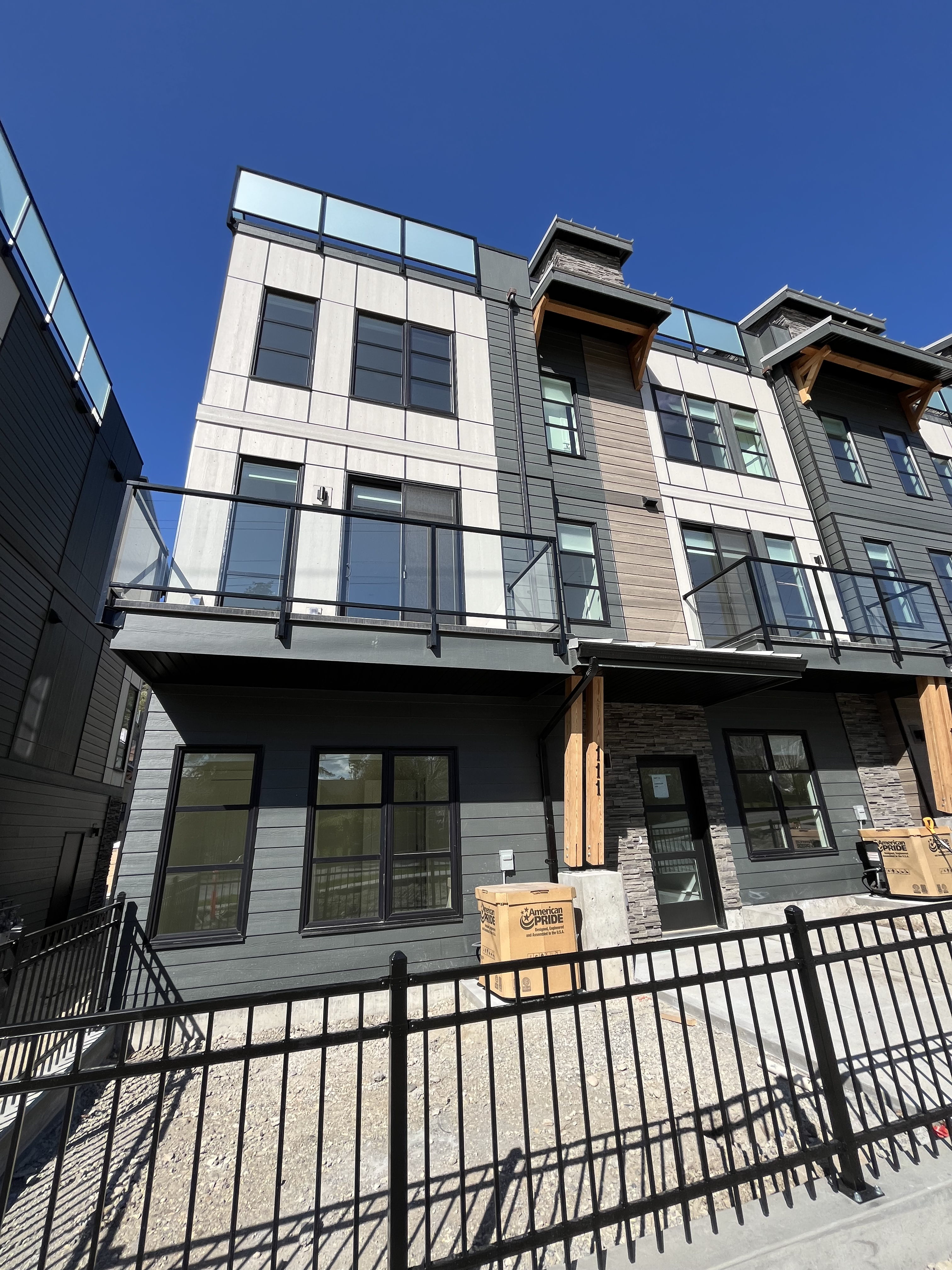 Modern Townhouse in Glenmore! 