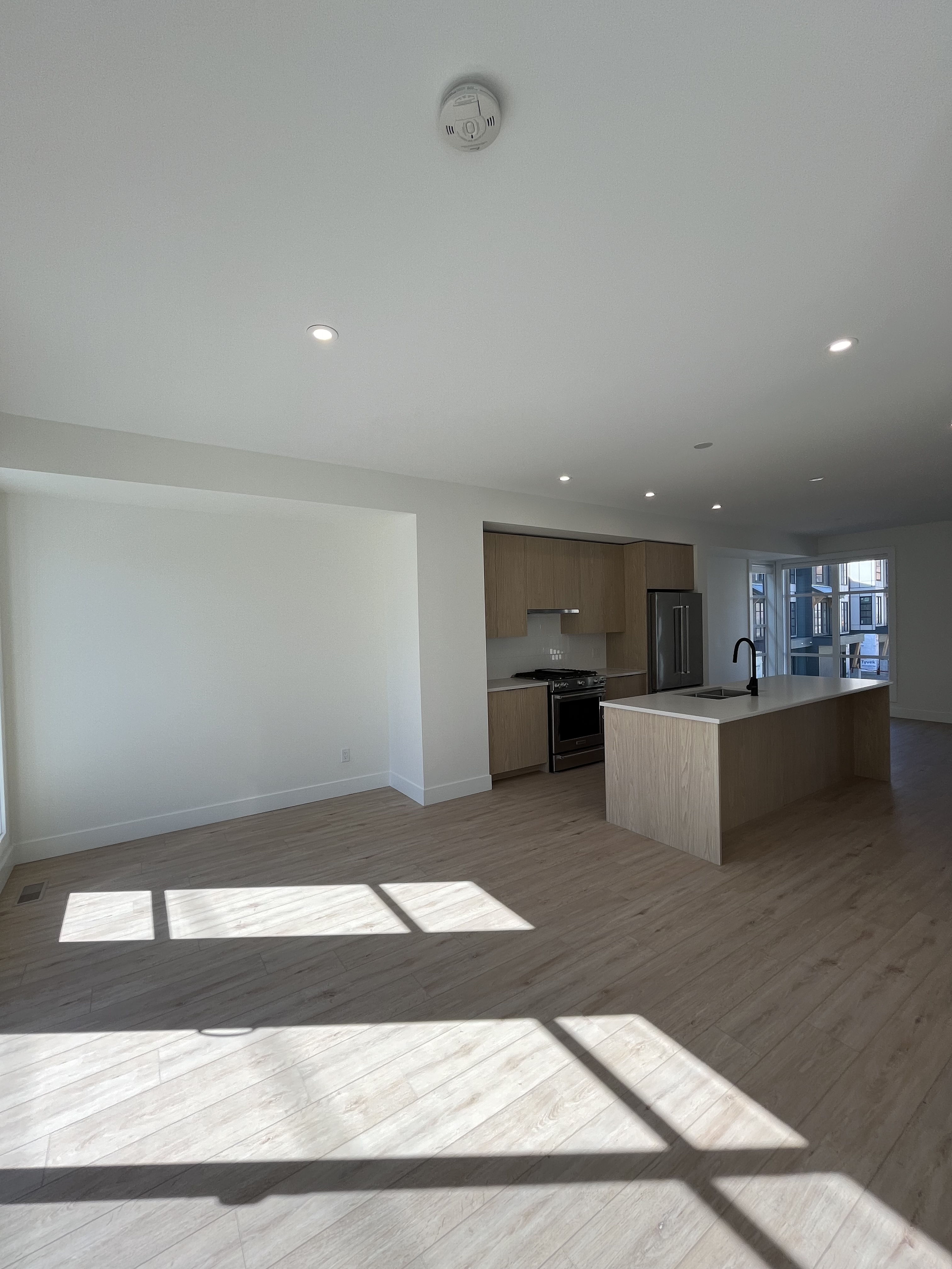 Modern Townhouse in Glenmore! 