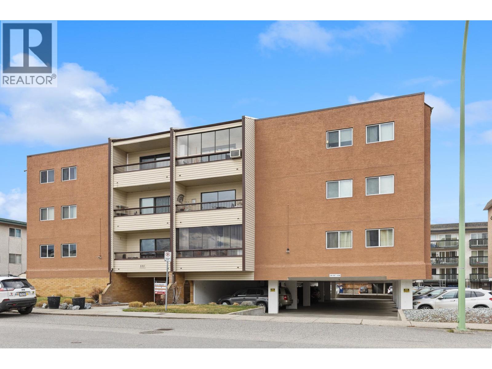 555 Rowcliffe Avenue Unit# 406