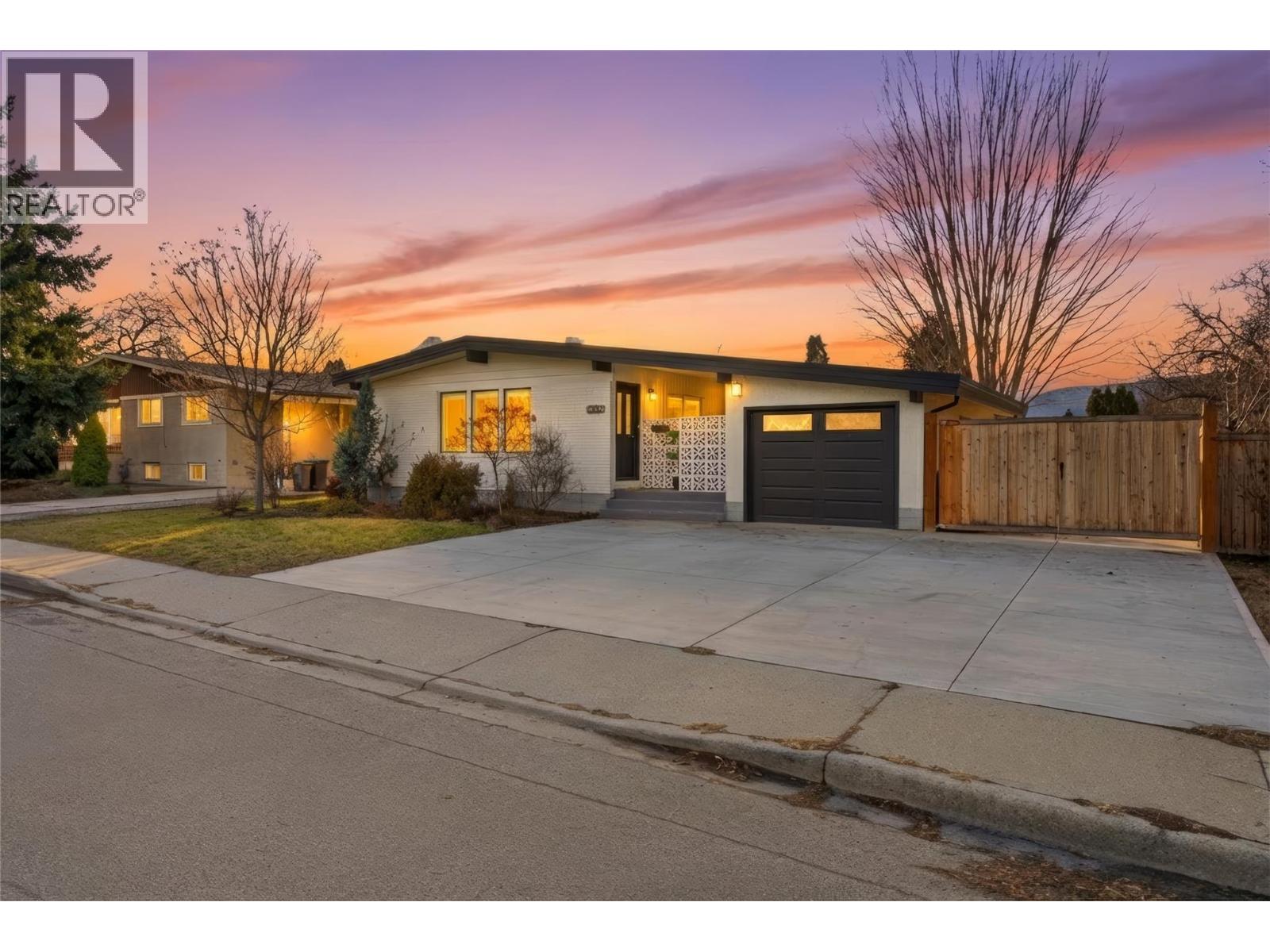 1497 Lombardy Square