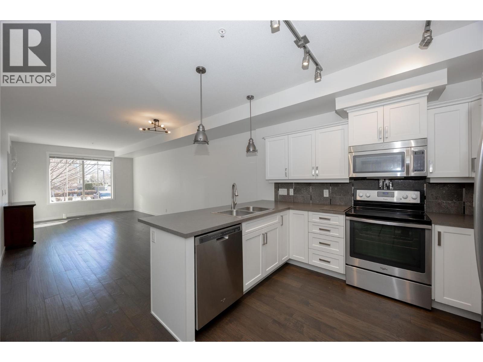 3733 Casorso Road Unit# 103