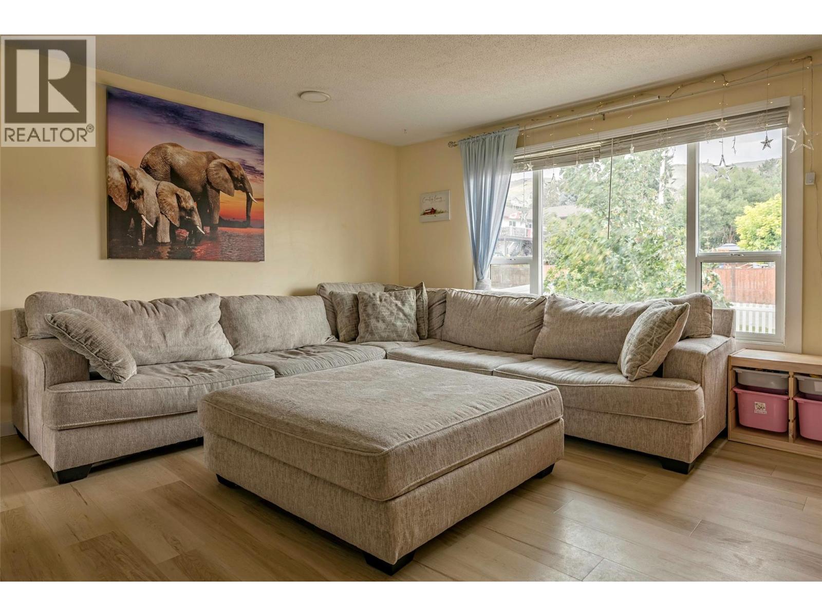 5604 Allenby Crescent