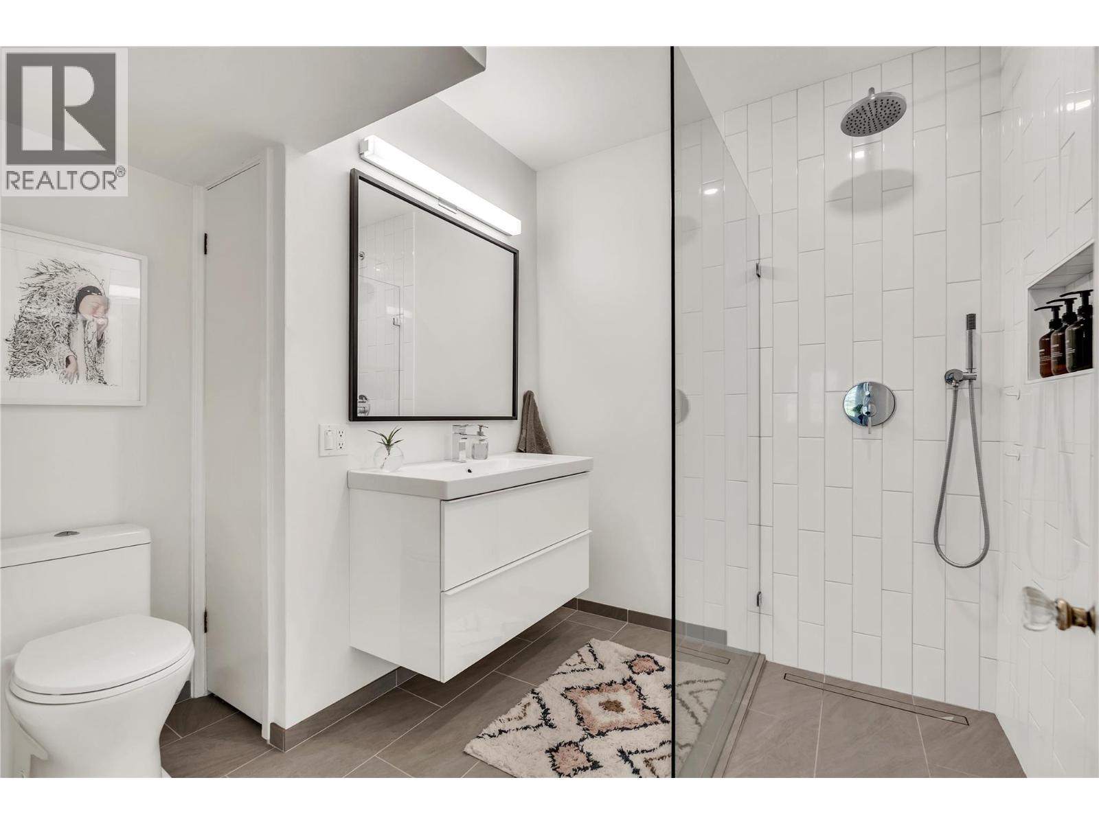 12432 Victoria Road S