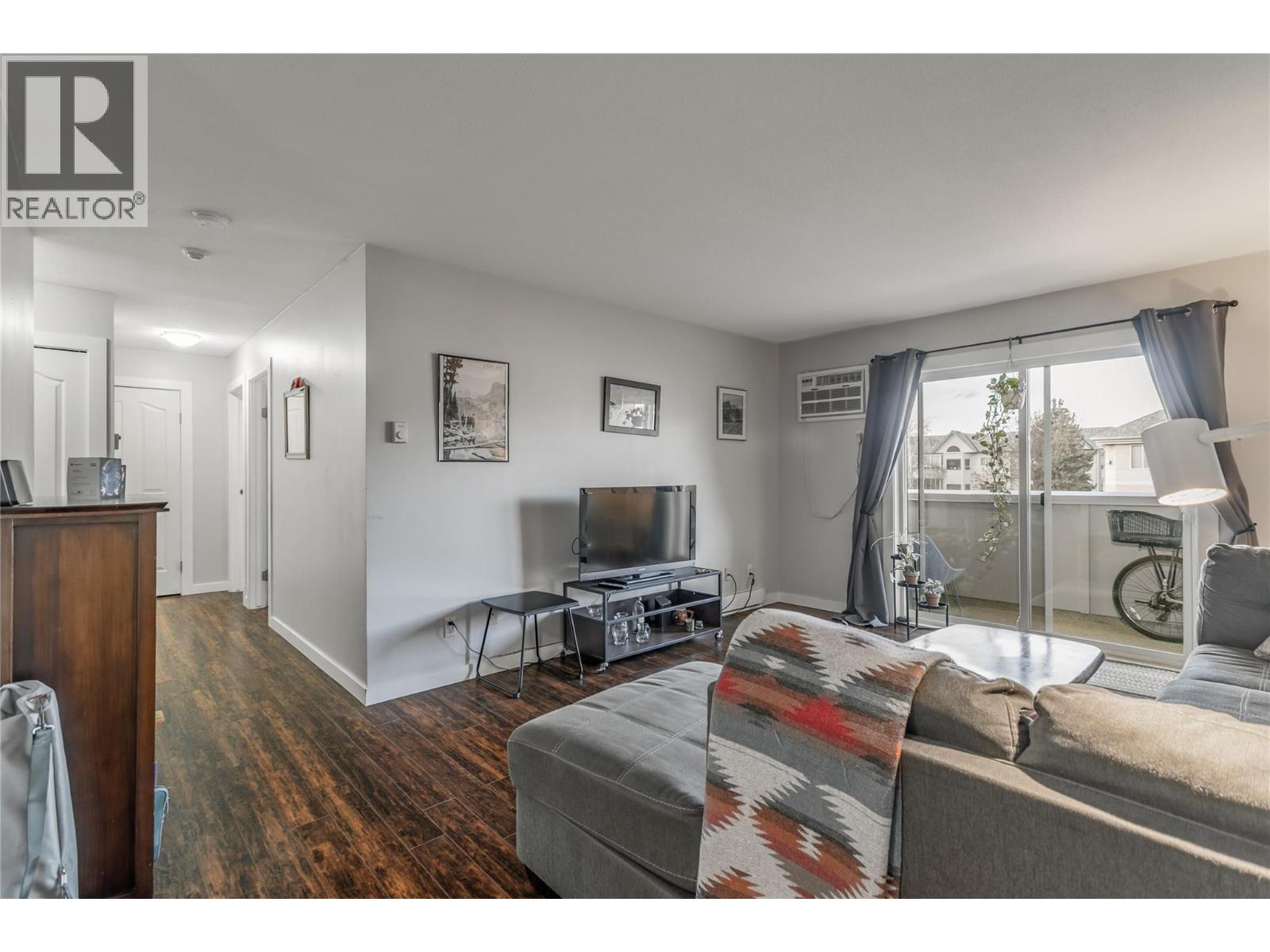 3160 De Montreuil Court Unit# 411