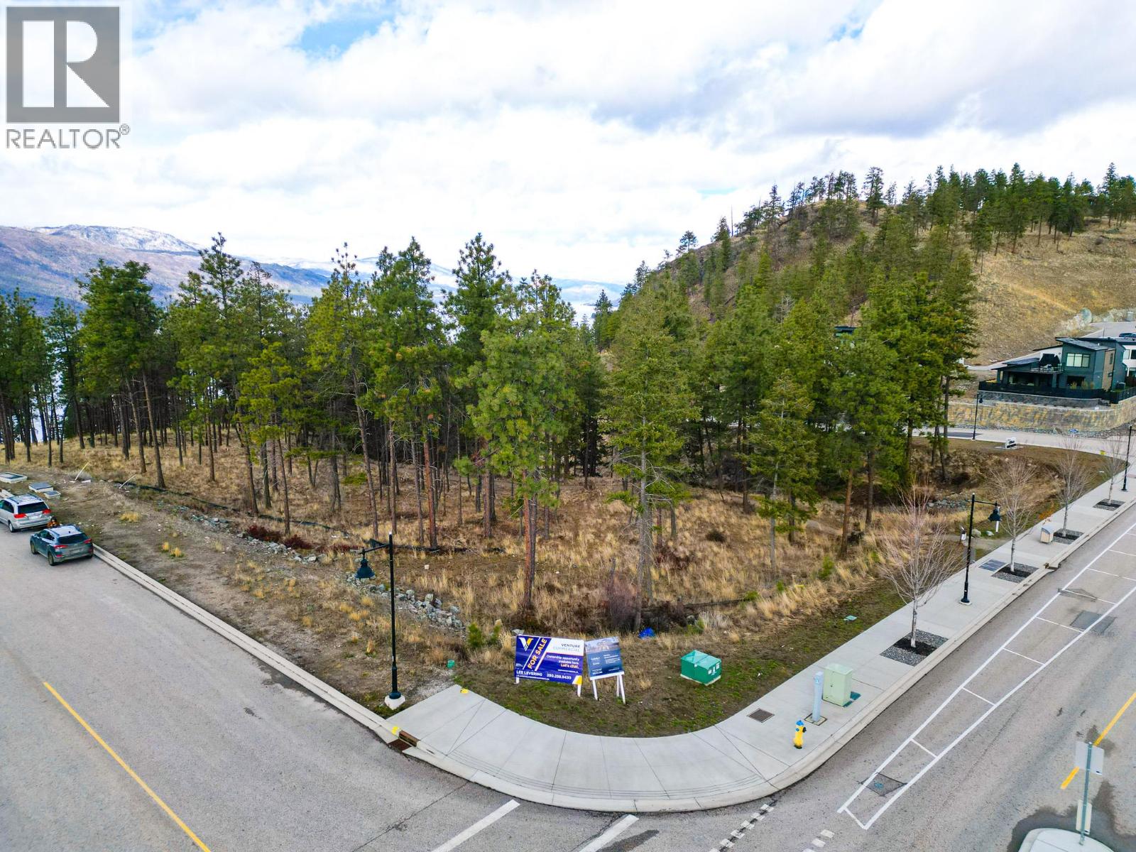 1810 Hilltop Crescent