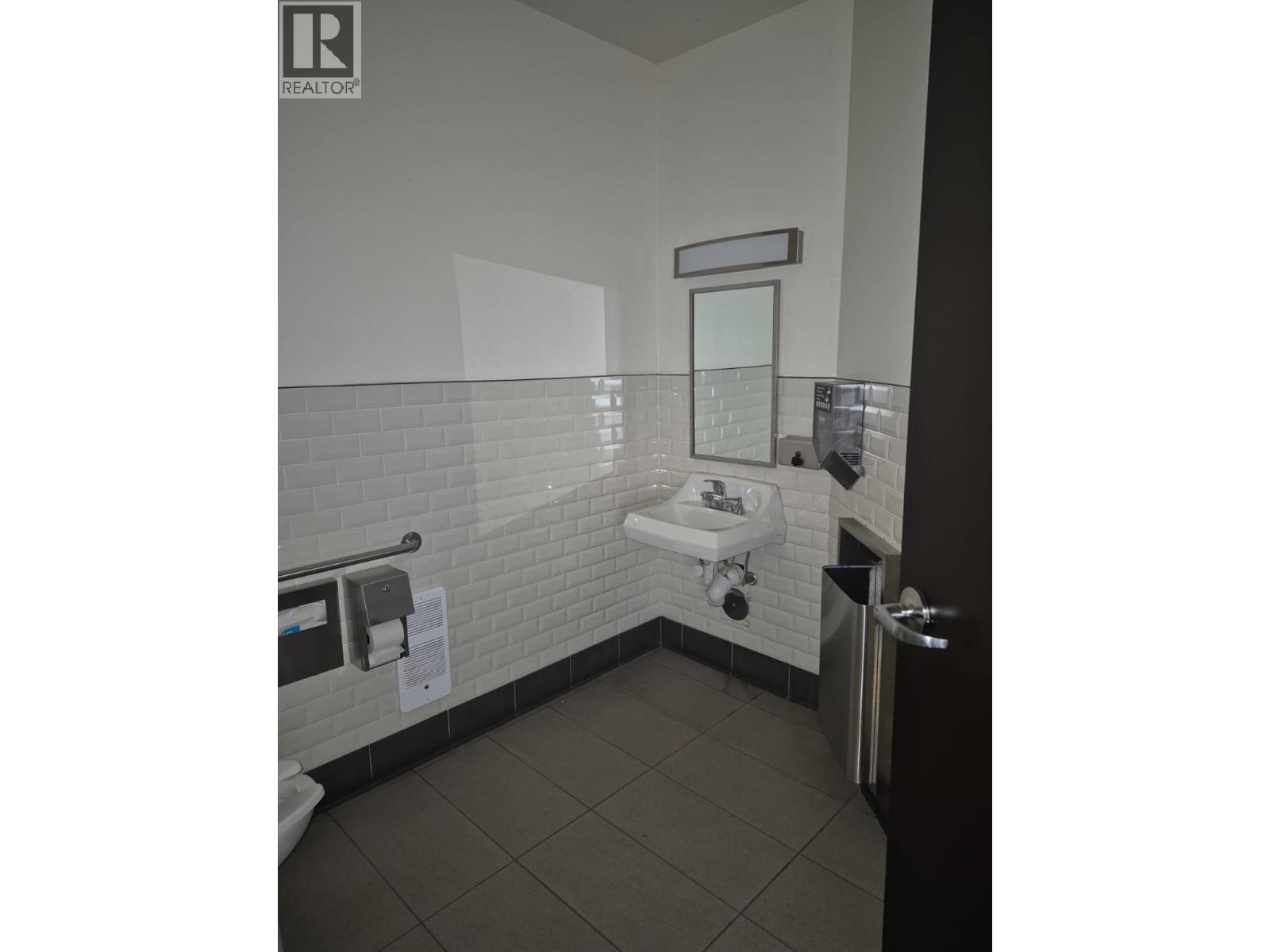 3957 Lakeshore Road Unit# 101