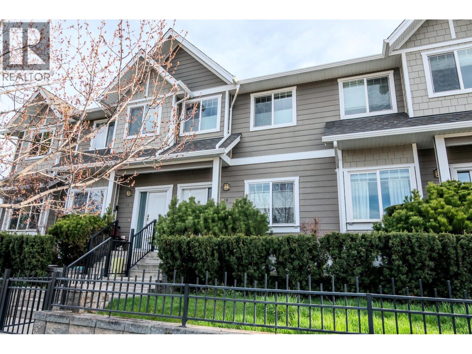 600 Sherwood Road Unit# 10