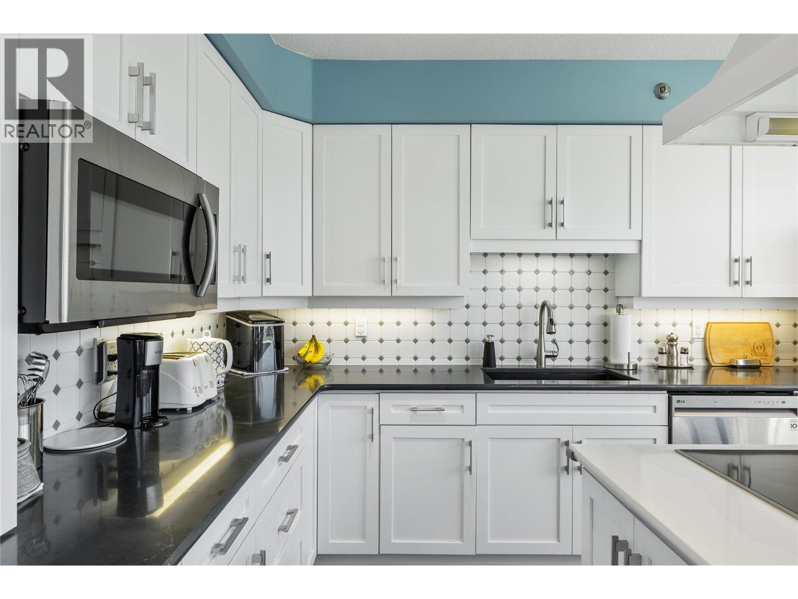 1152 Sunset Drive Unit# 405