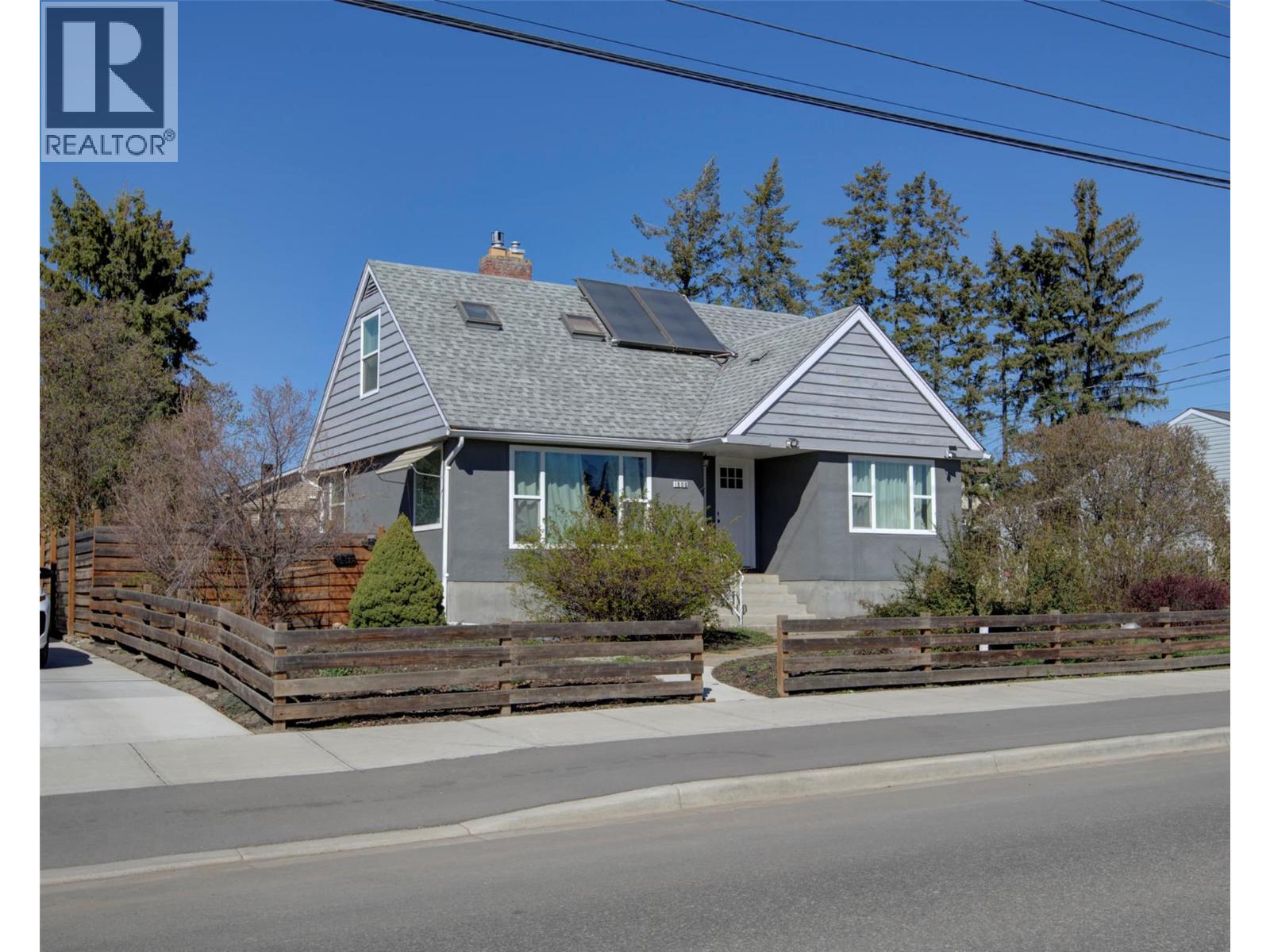 1505 32 Avenue