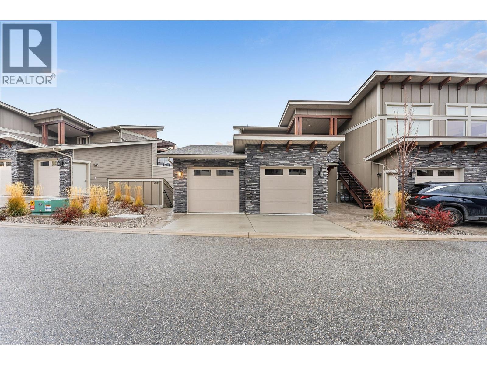 4000 REDSTONE Crescent Unit# 220