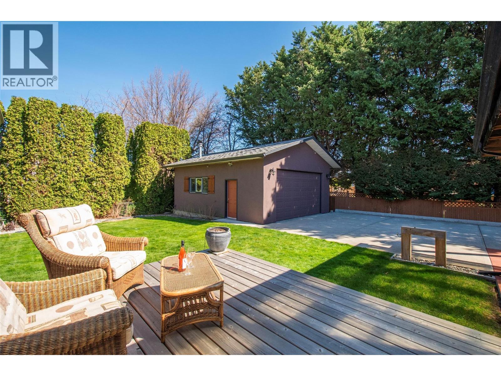 916 POWELL BEACH Road