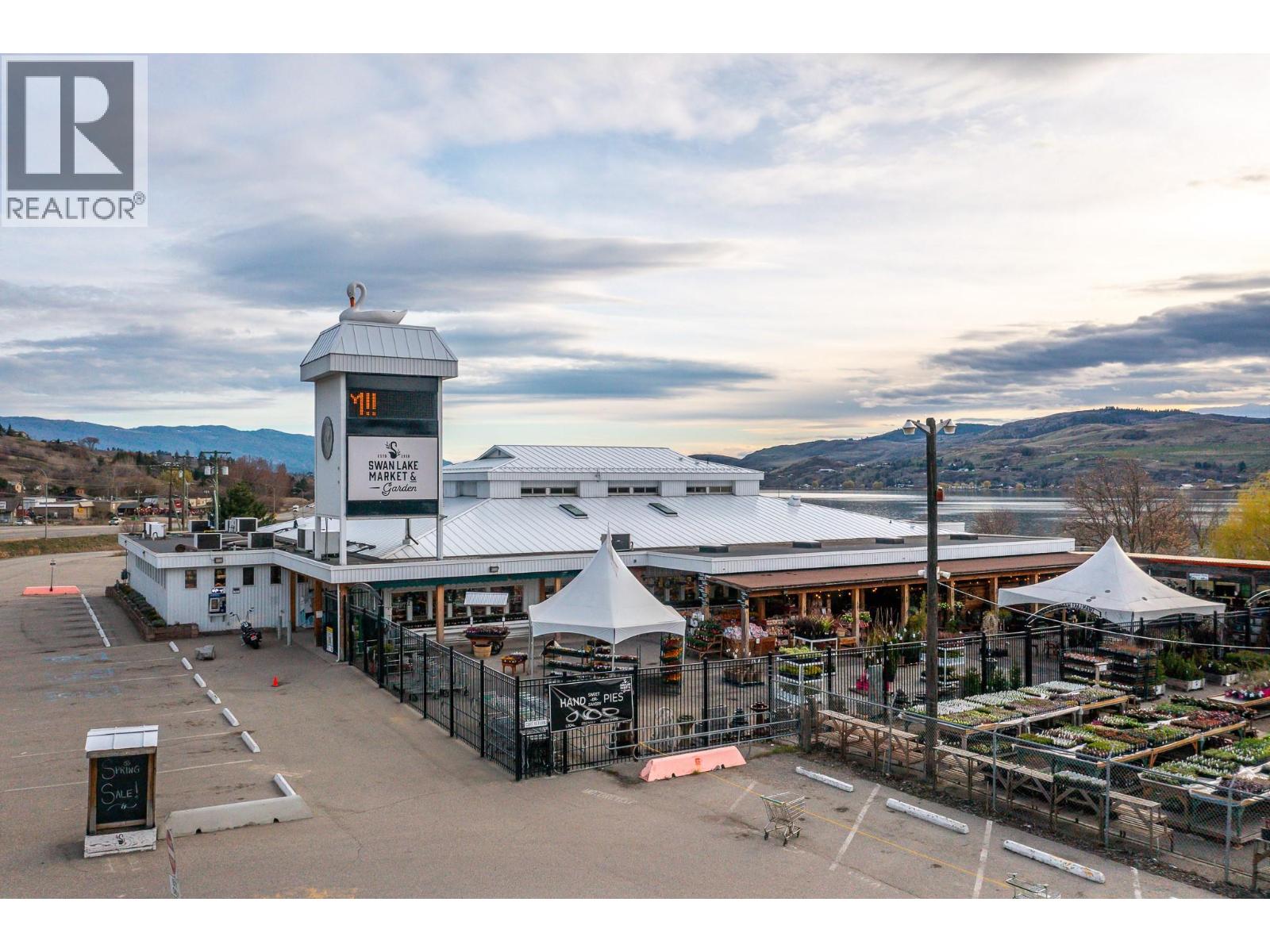 7920/7912 Highland Road