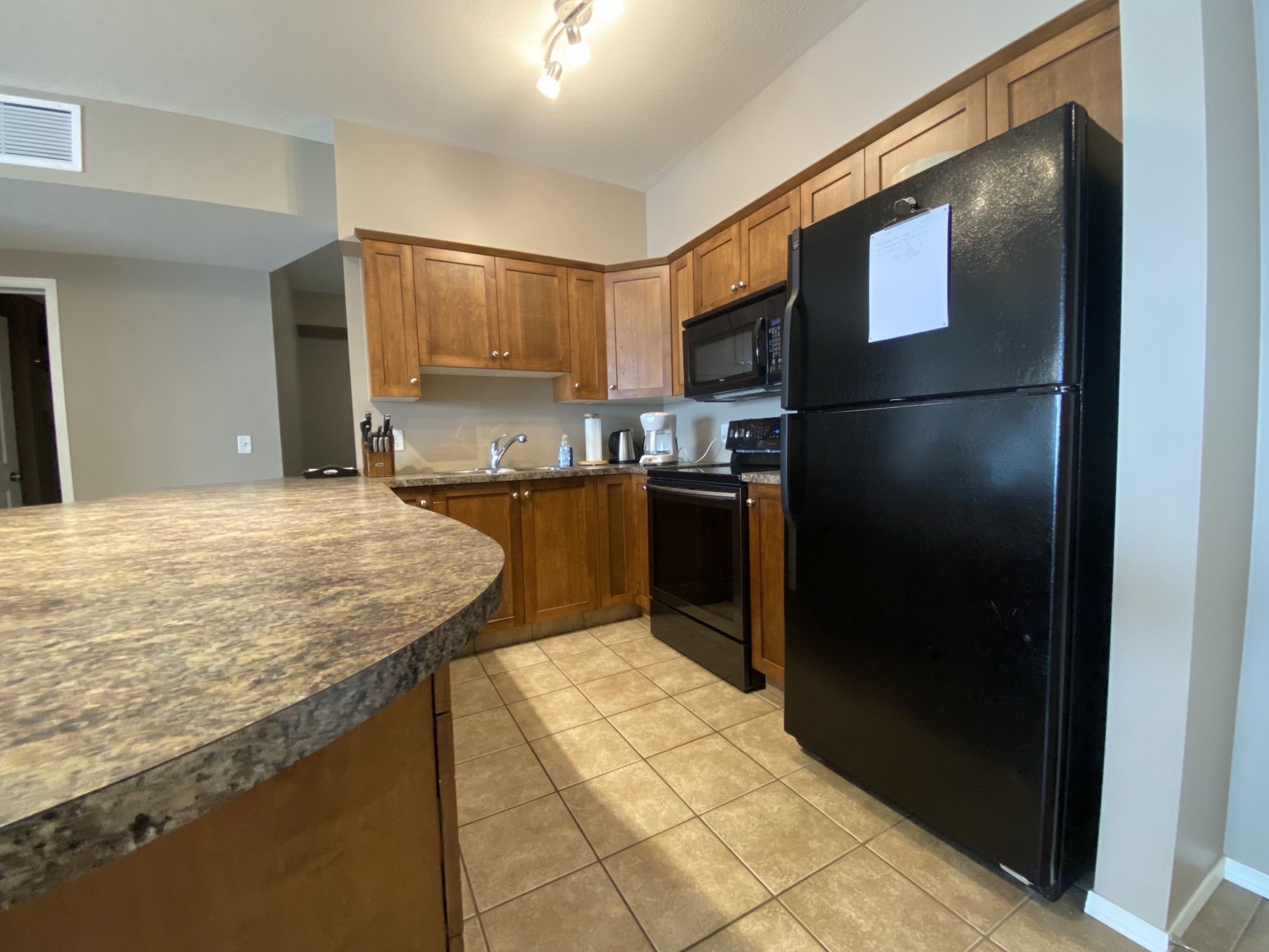 FURNISHED 2 bed and den condo in Quail Ridge