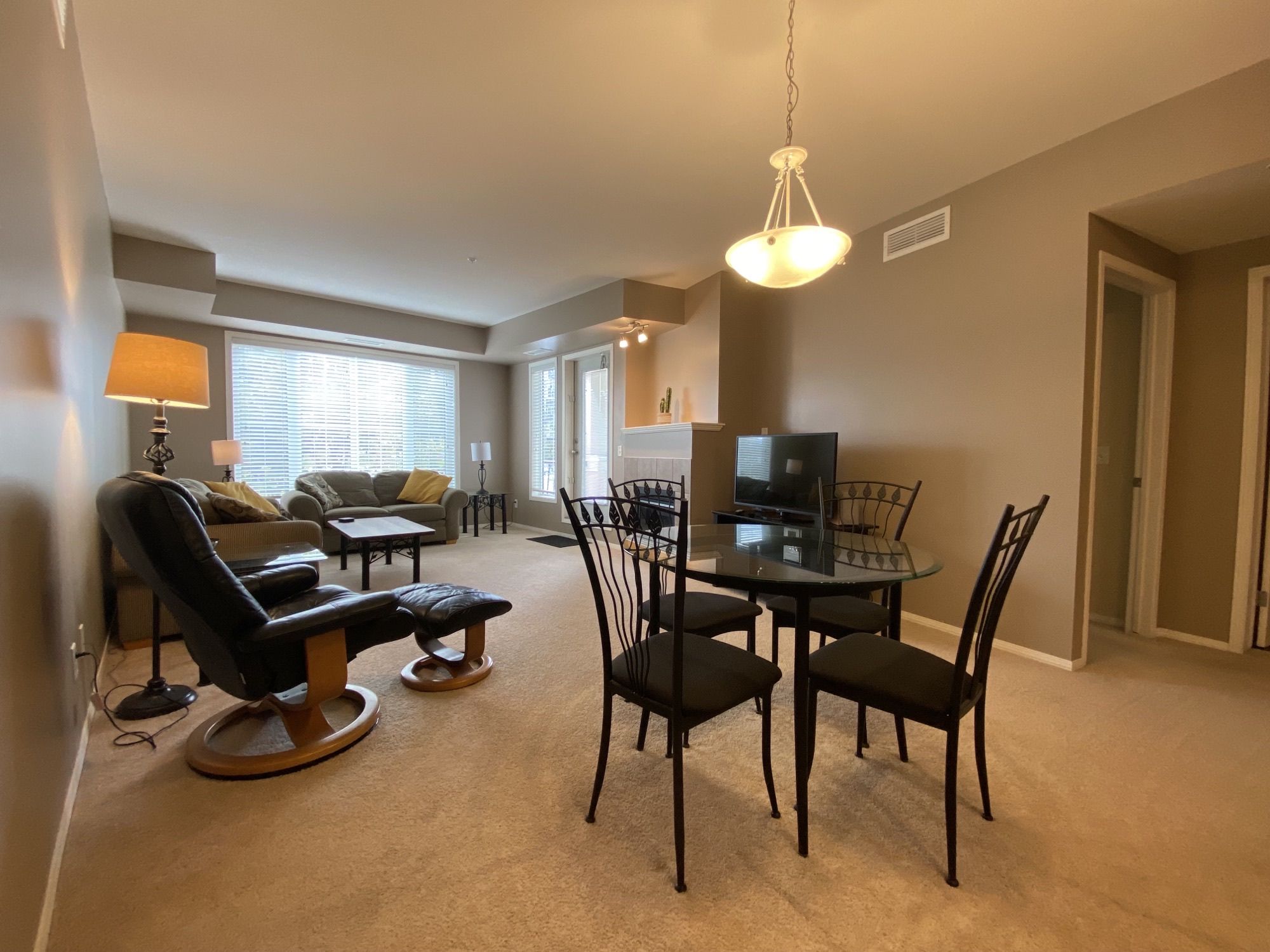 FURNISHED 2 bed and den condo in Quail Ridge