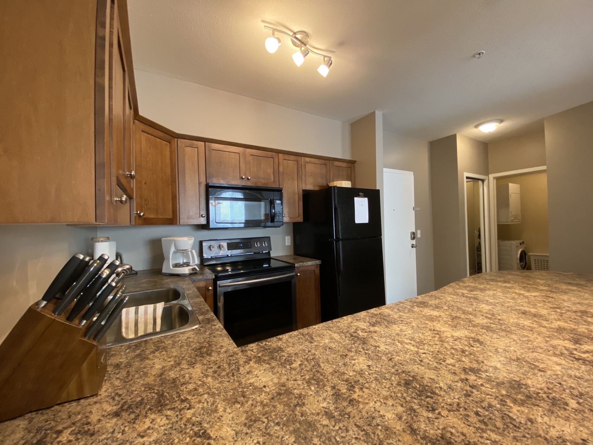 FURNISHED 2 bed and den condo in Quail Ridge