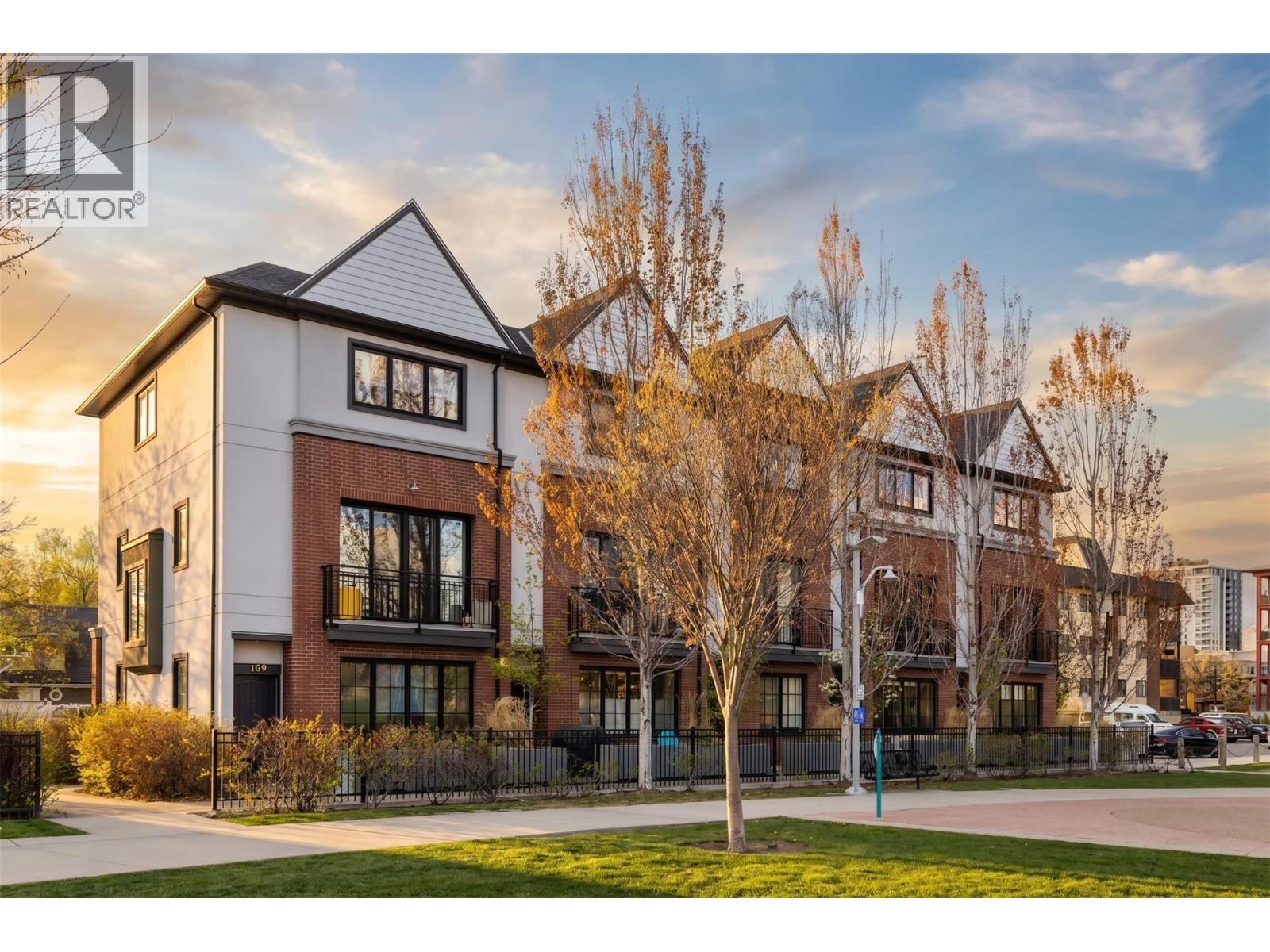 555 Buckland Avenue Unit# 106