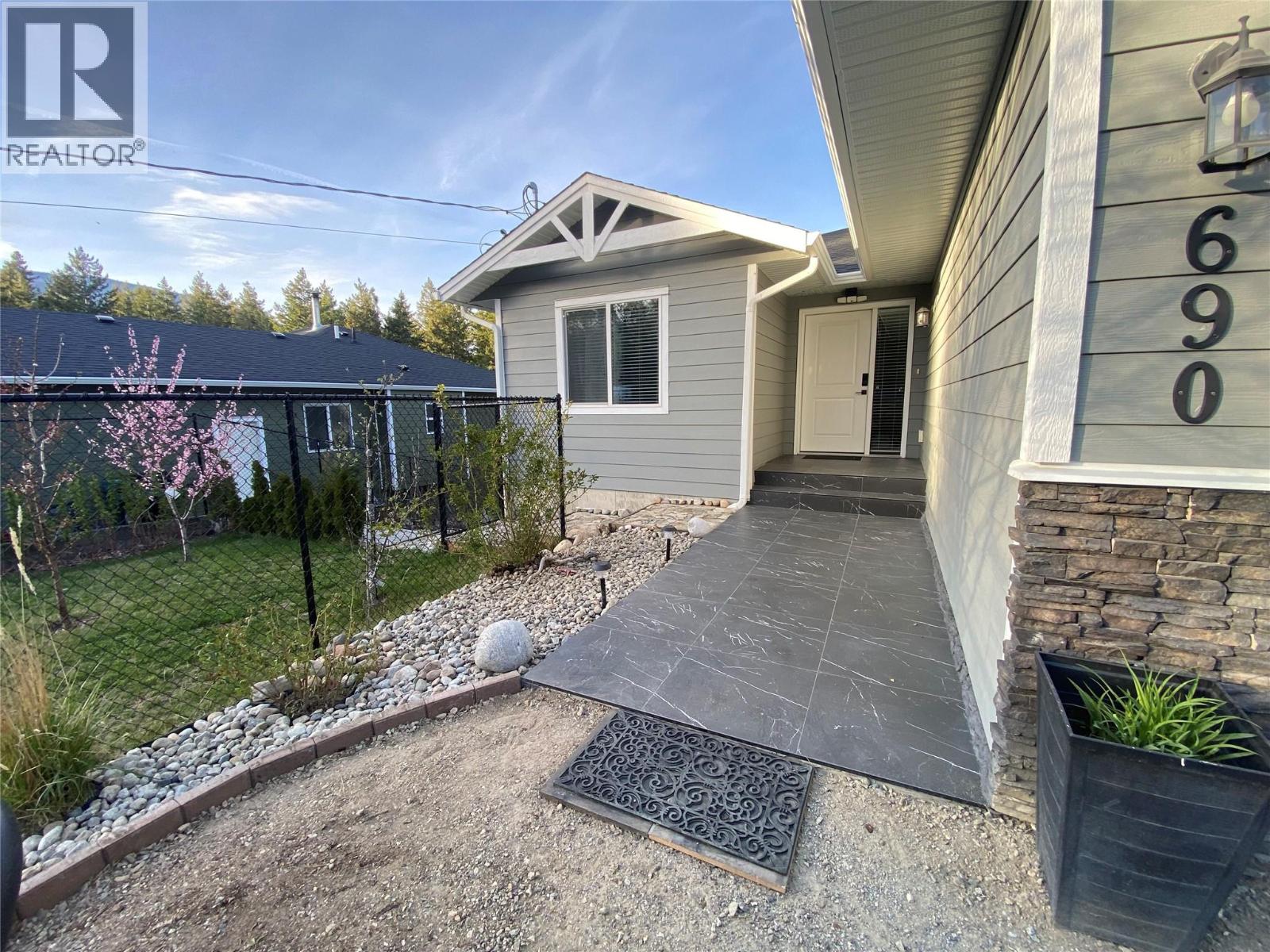 690 Muir Road