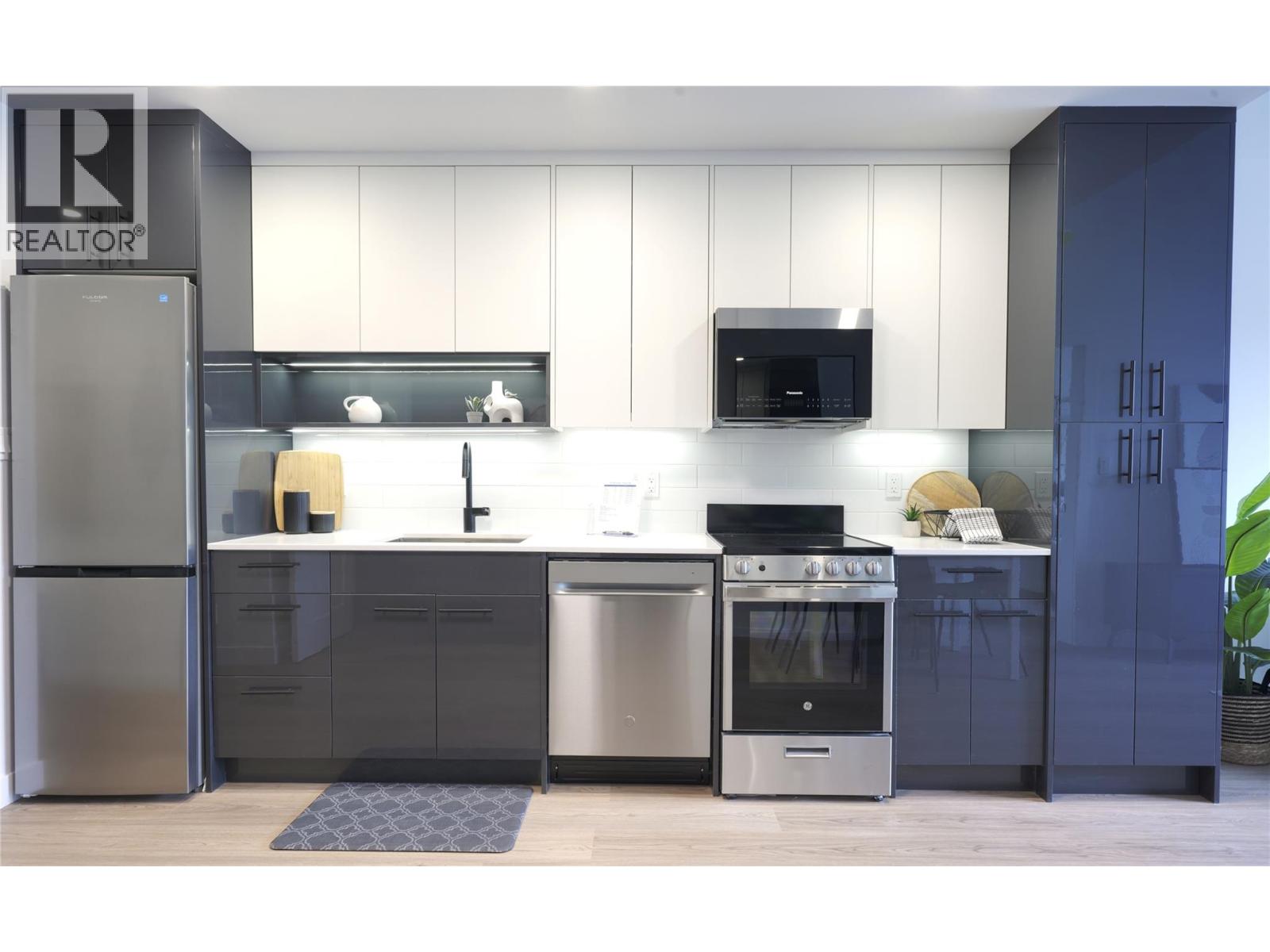 1380 Pridham Avenue Unit# 214