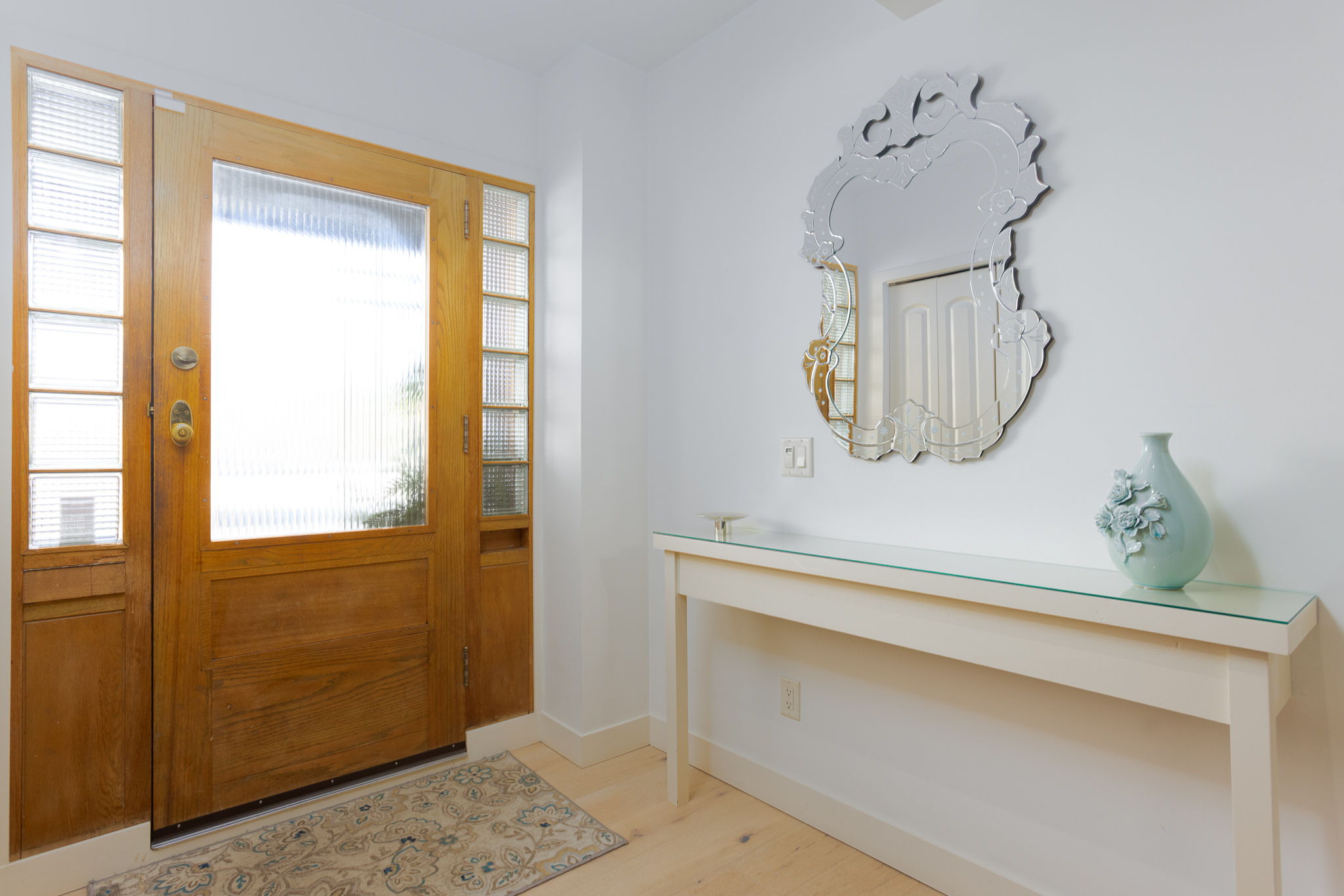 Short Term Luxury Furnished Character Home  - Steps from Abbott Recreation Corridor 