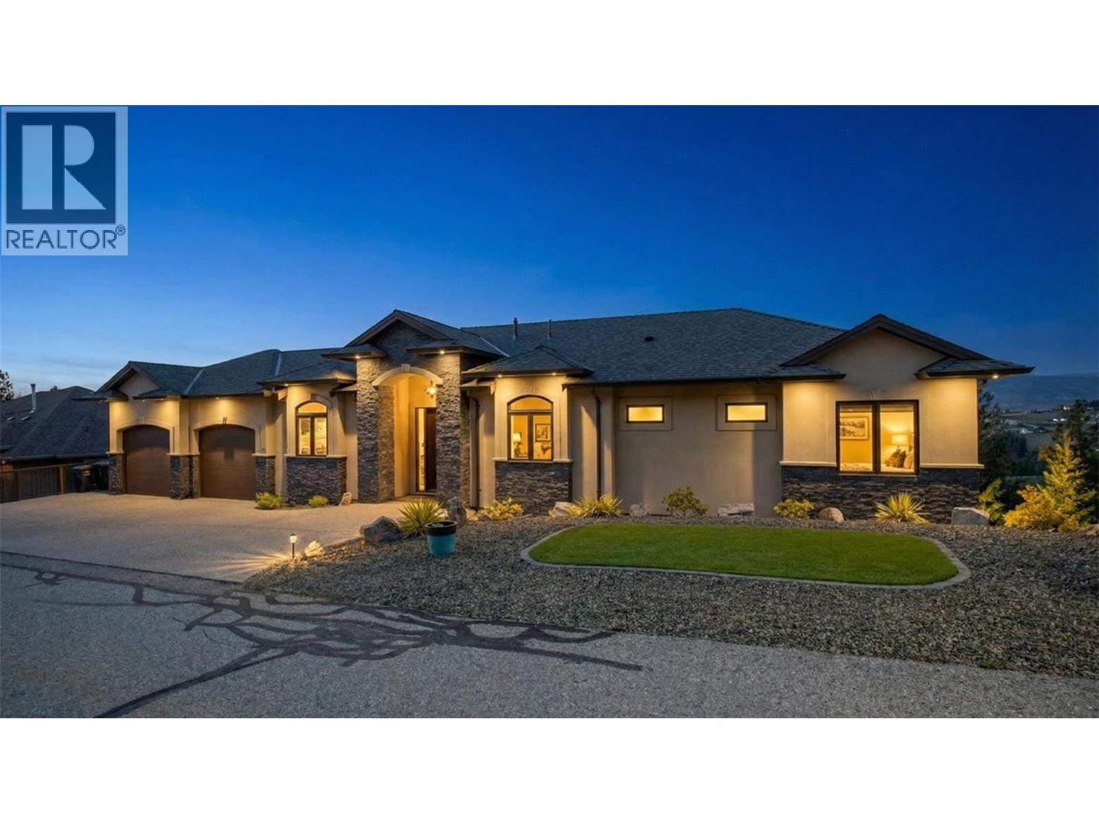 1086 Aurora Heights