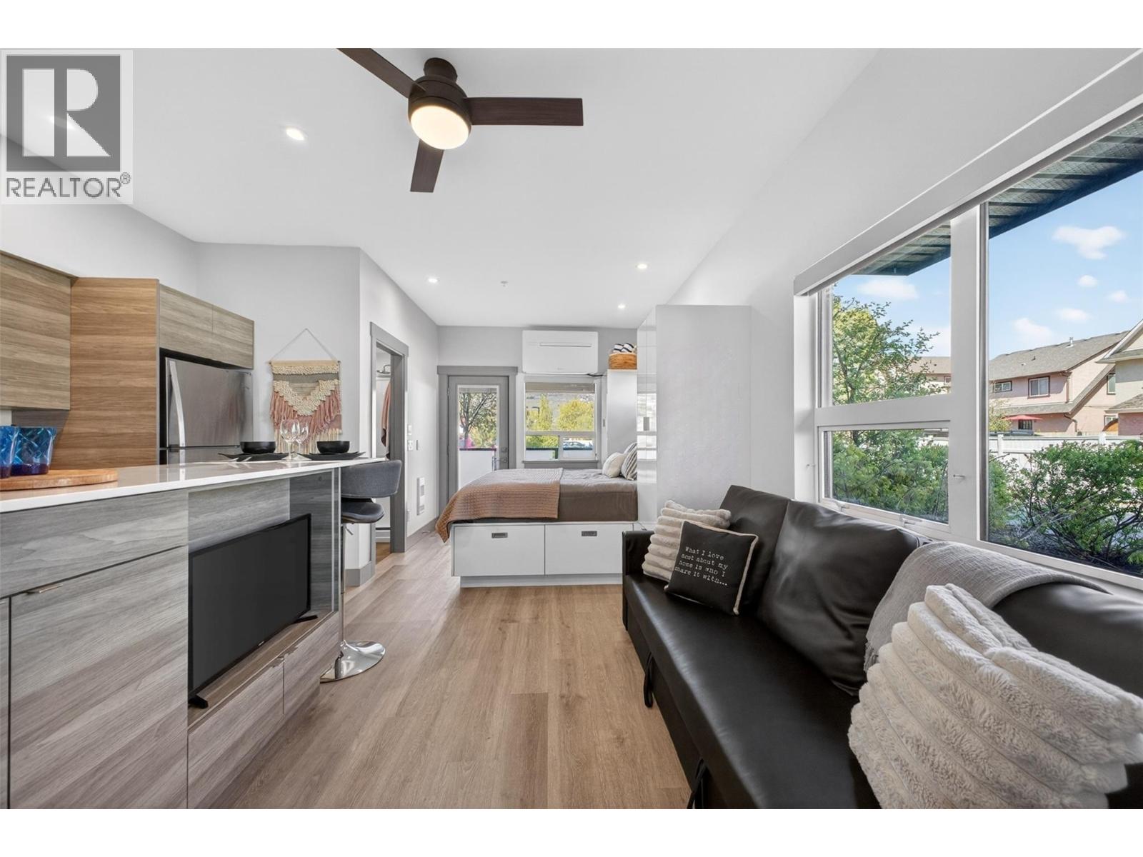 2555 Lakeshore Road Unit# 114