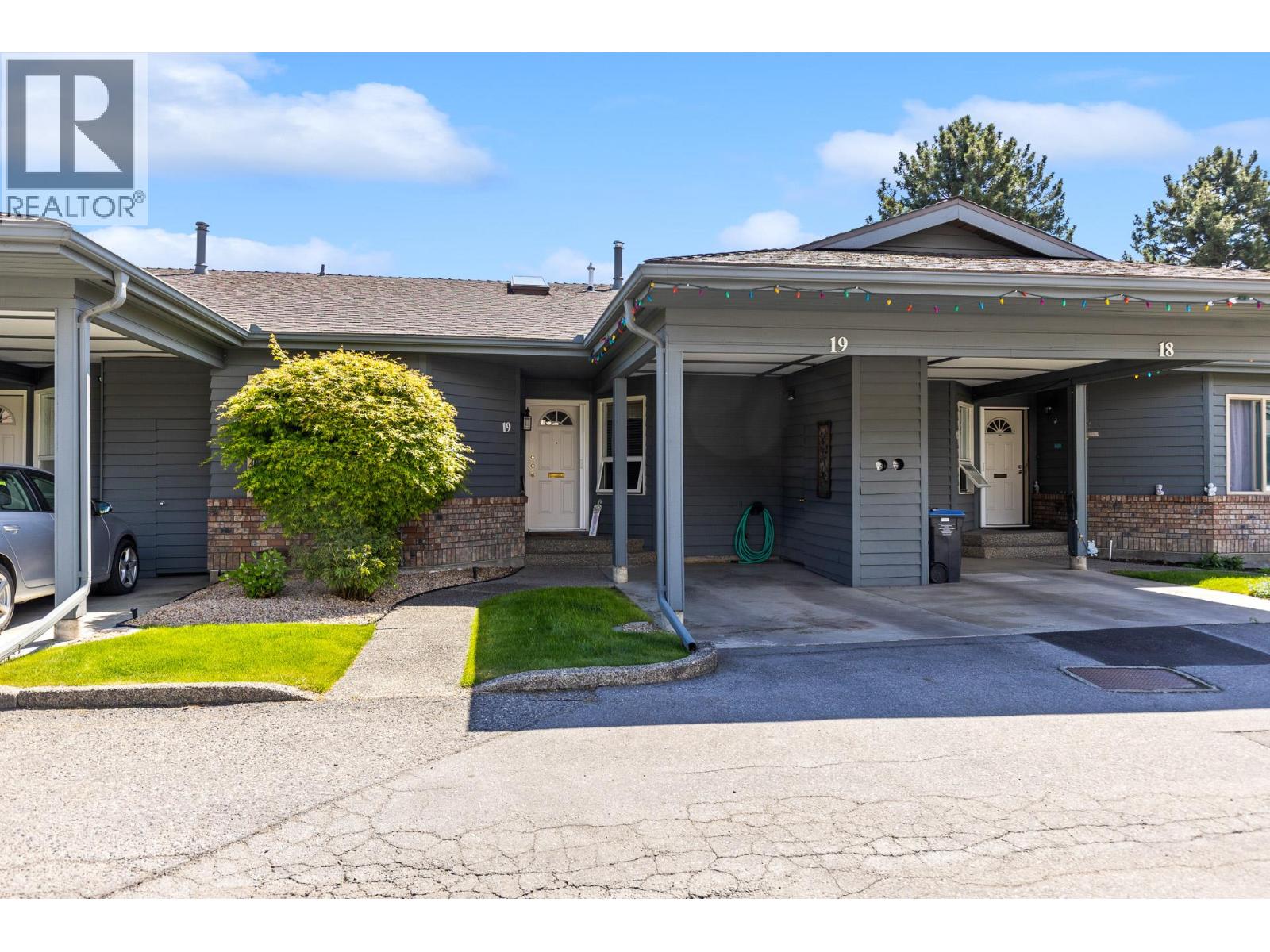 1530 Kelglen Crescent Unit# 19
