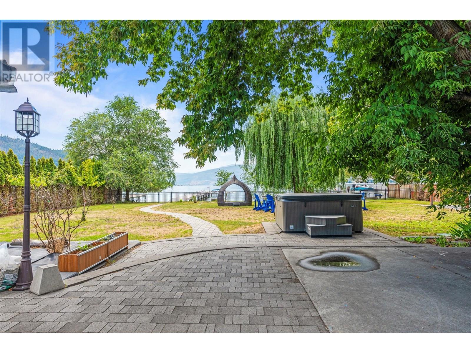 2640 Lakeshore Road