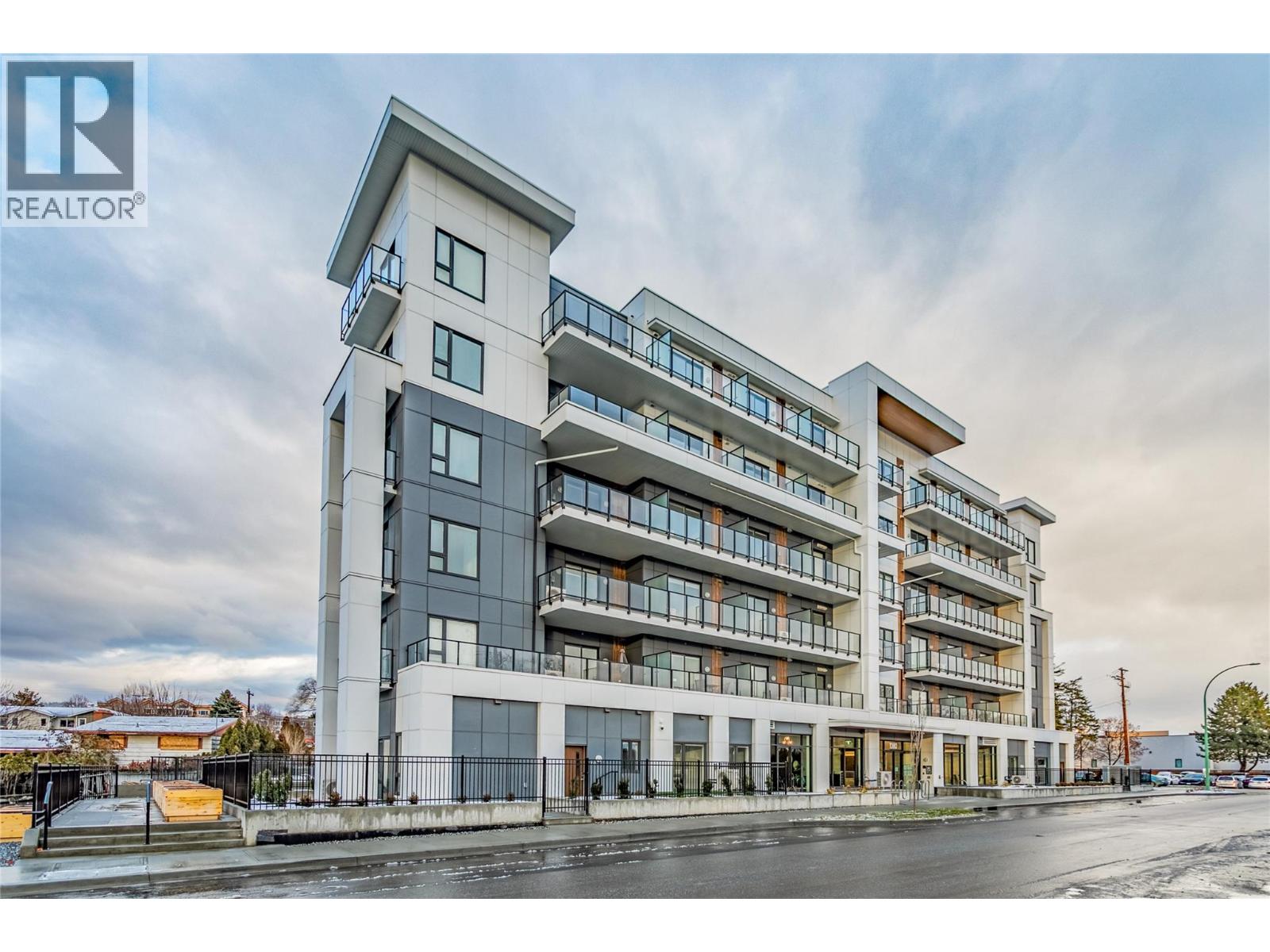 1380 Pridham Avenue Unit# 305