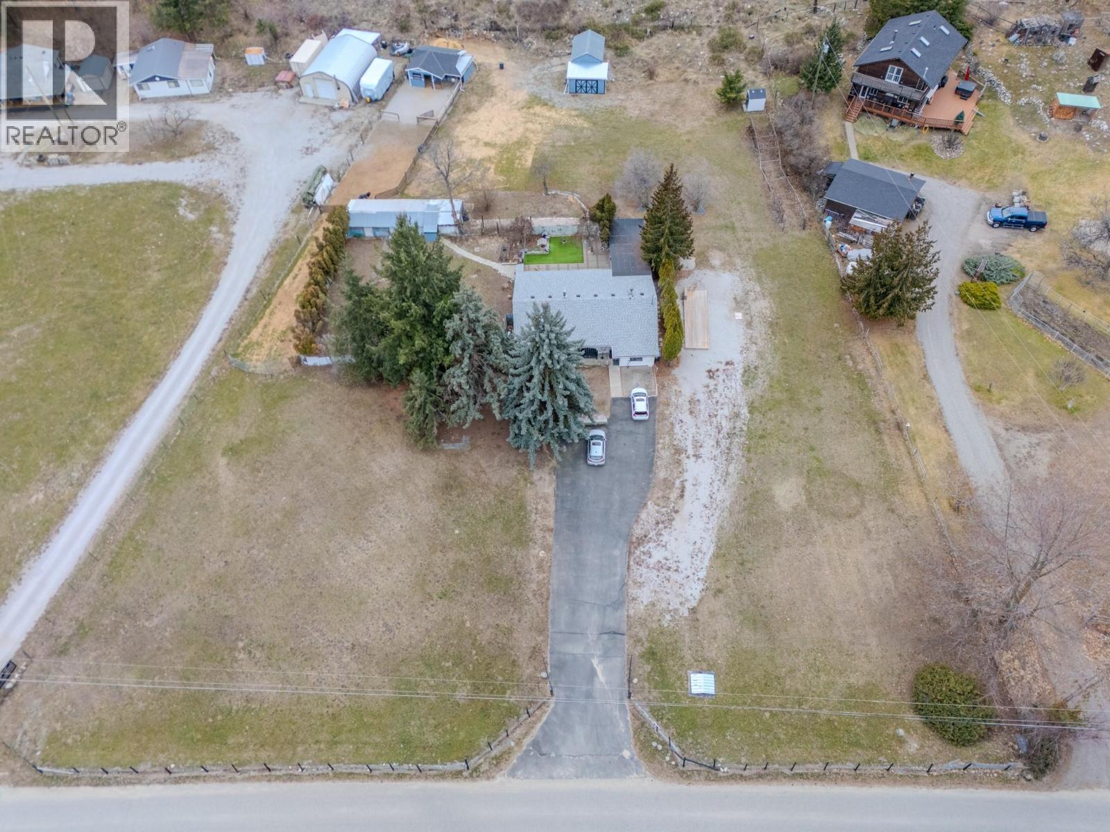 5186 Mackinnon Road