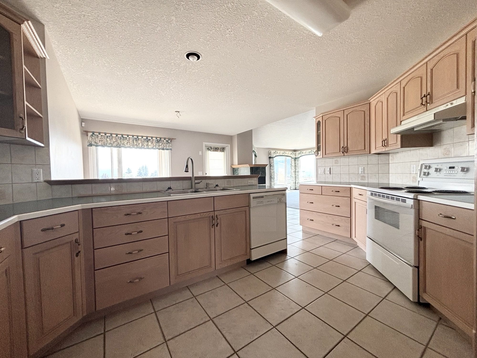 2 bed 2 bath upper level home in West Kelowna