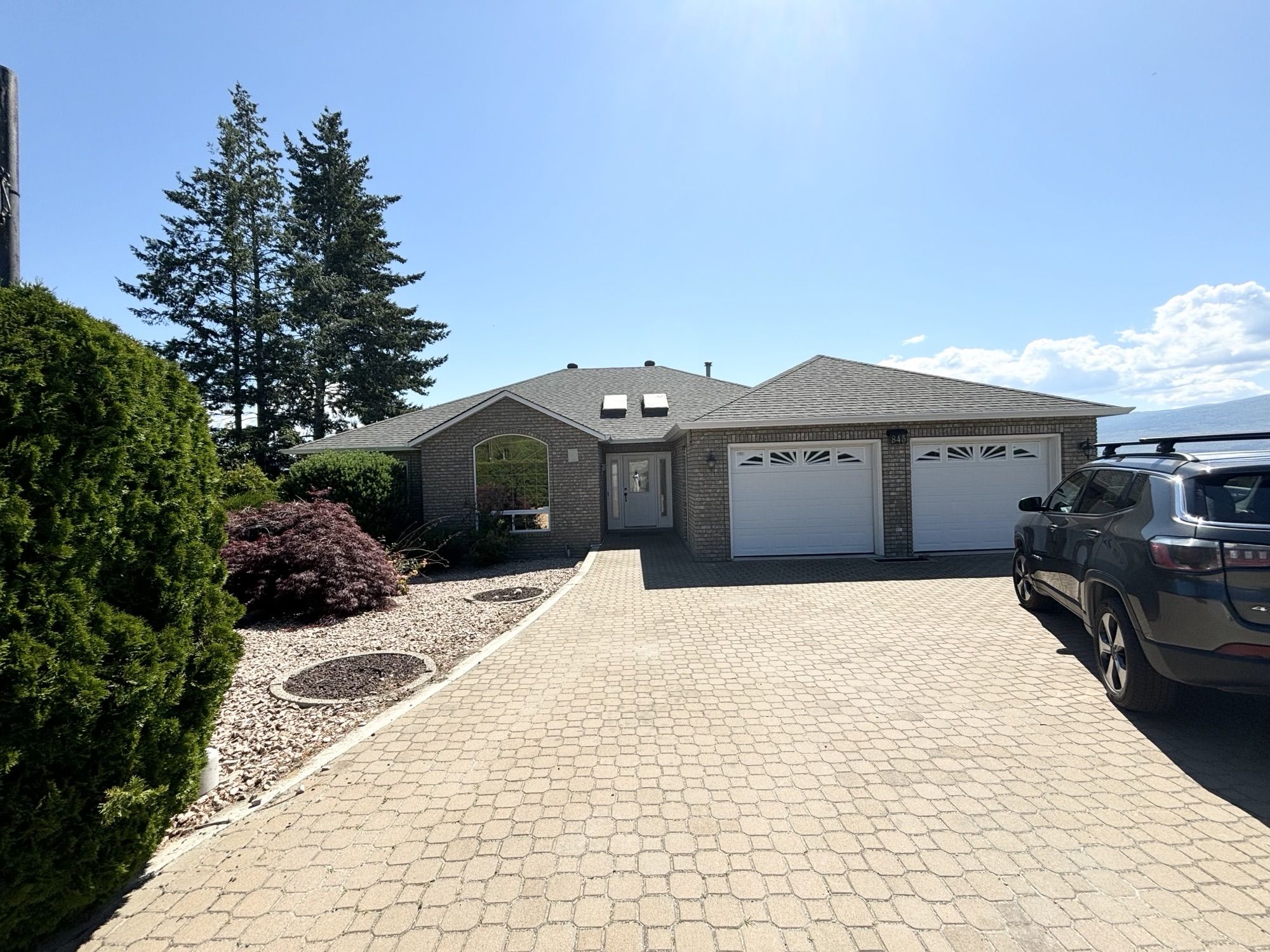 2 bed 2 bath upper level home in West Kelowna
