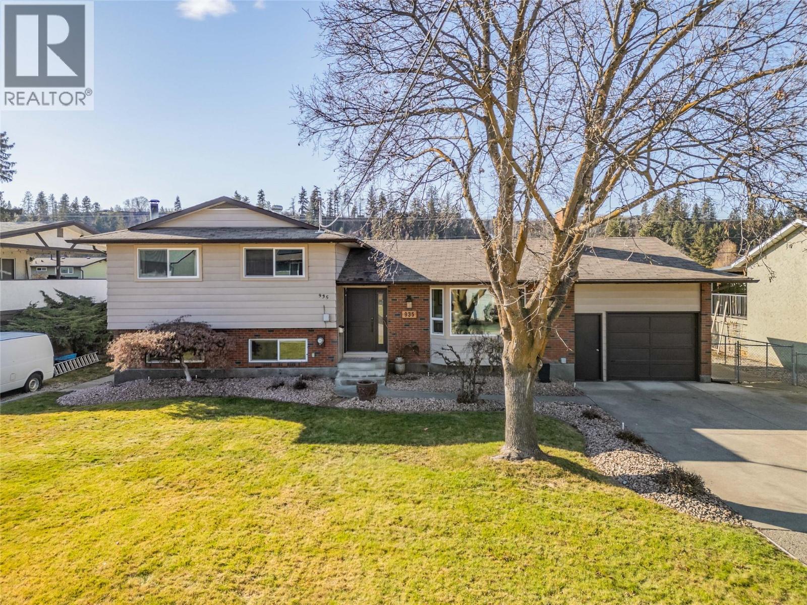 935 Hickory Road