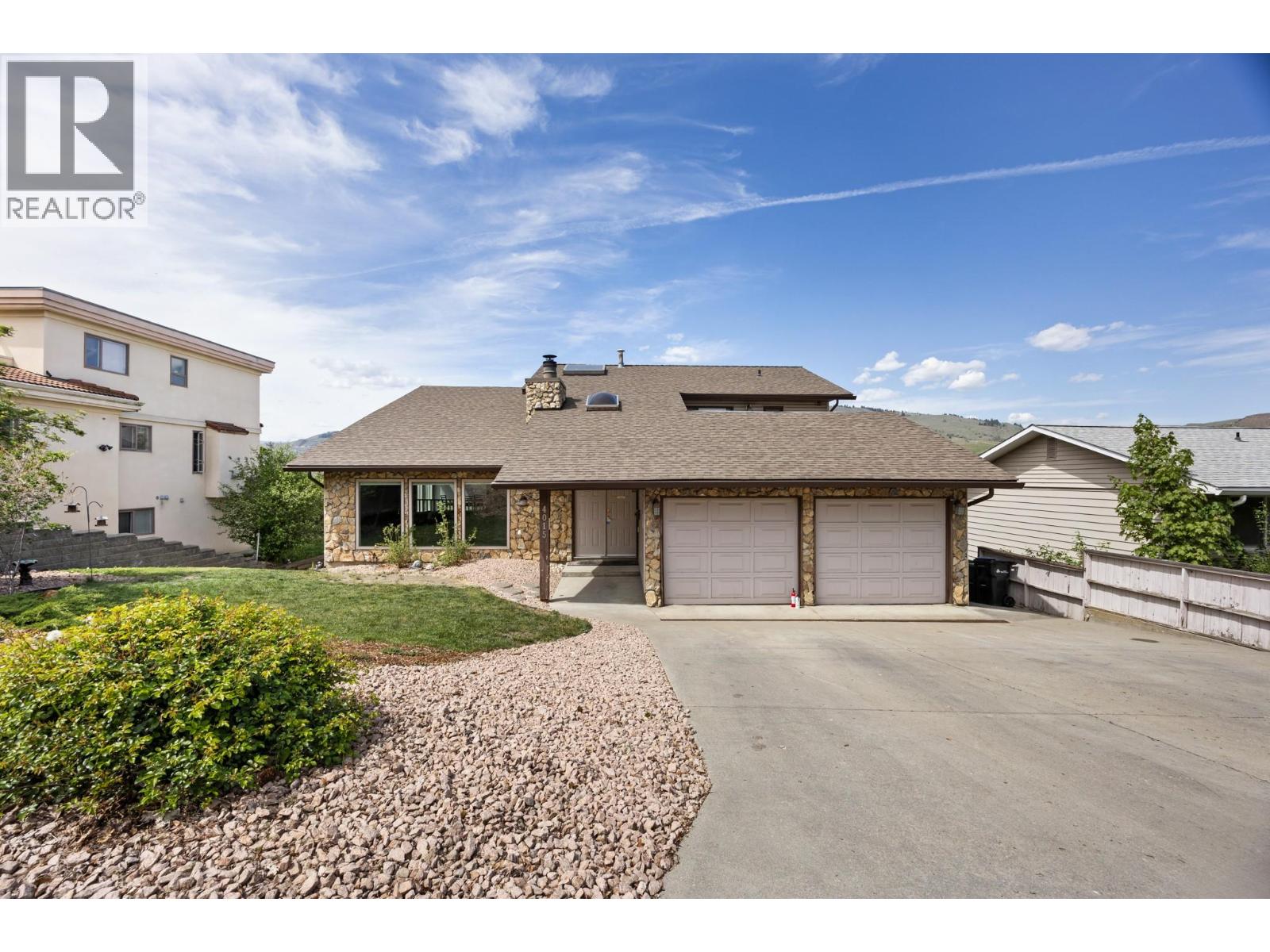 4015 15 Crescent