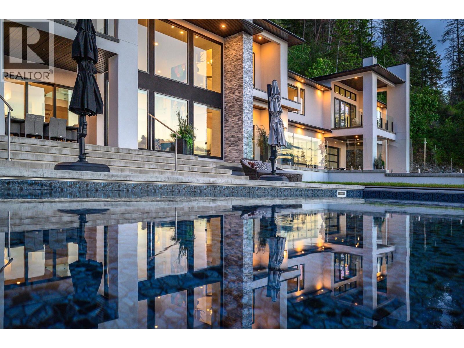 112 Sunset Boulevard