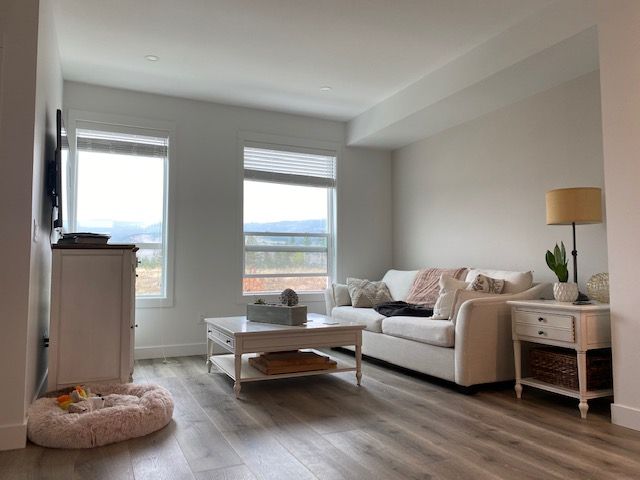 3 bedroom townhouse on Academy Way