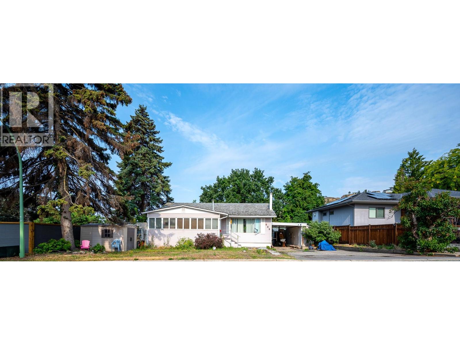 988 Glengarry Street