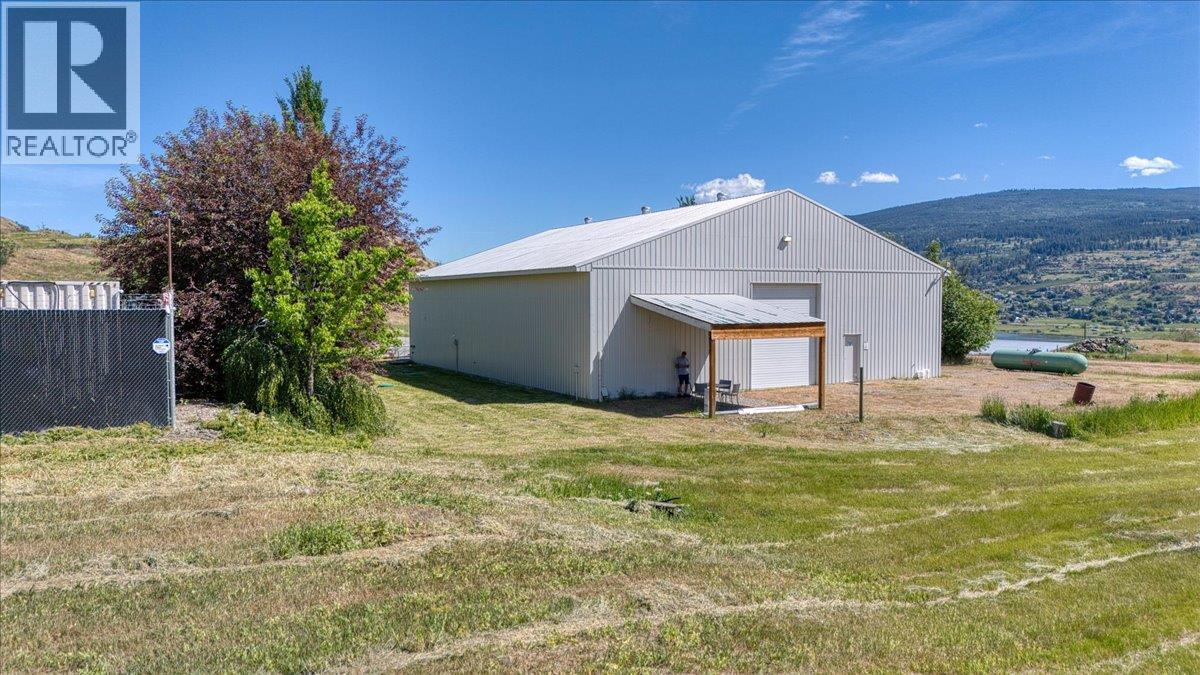 6924 / 6926 Old Kamloops Road